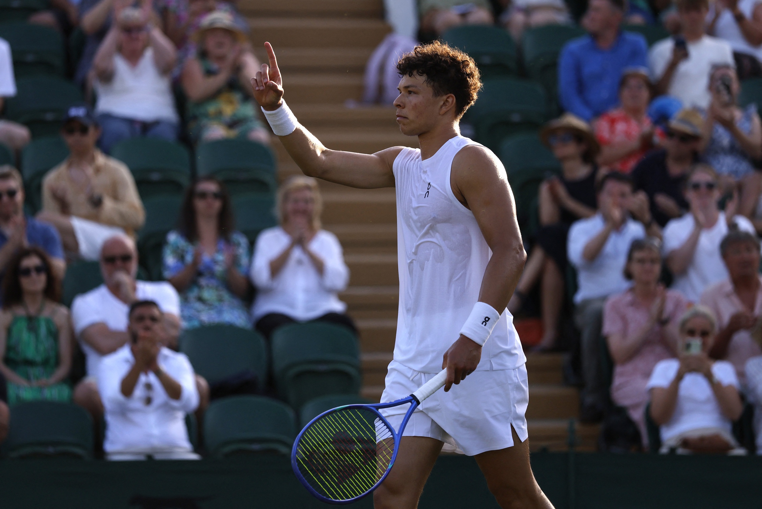 Wimbledon bị chỉ trích vì hoãn trận đấu ở thời điểm then chốt - Ảnh 1.