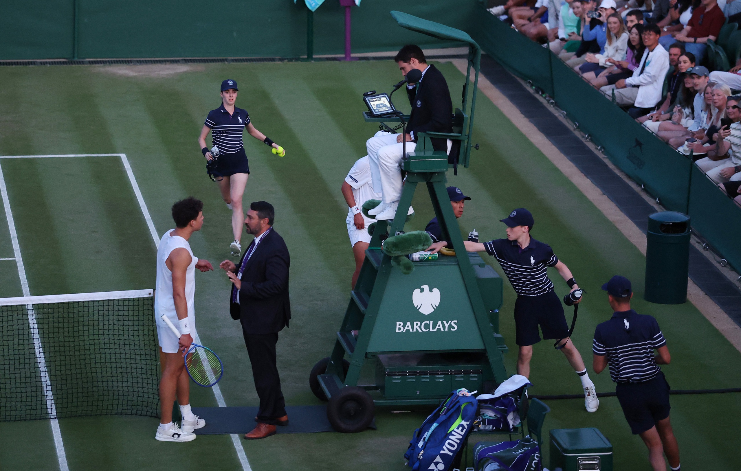 Wimbledon bị chỉ trích vì hoãn trận đấu ở thời điểm then chốt - Ảnh 3.