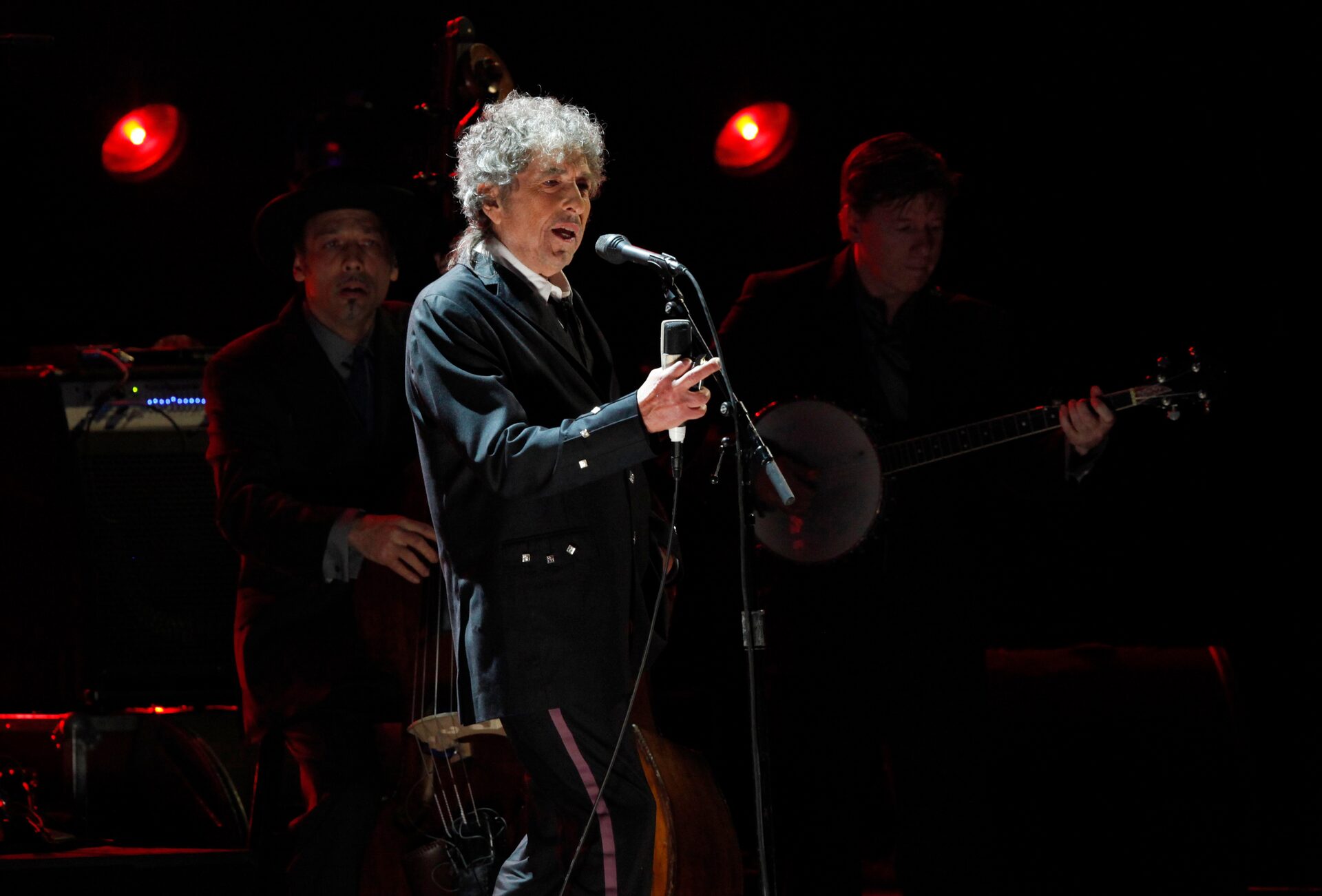 Bob Dylan vẽ tay gần 100 bức tranh trong sách 'Point Blank' - Ảnh 1. bob dylan - Ảnh 1.