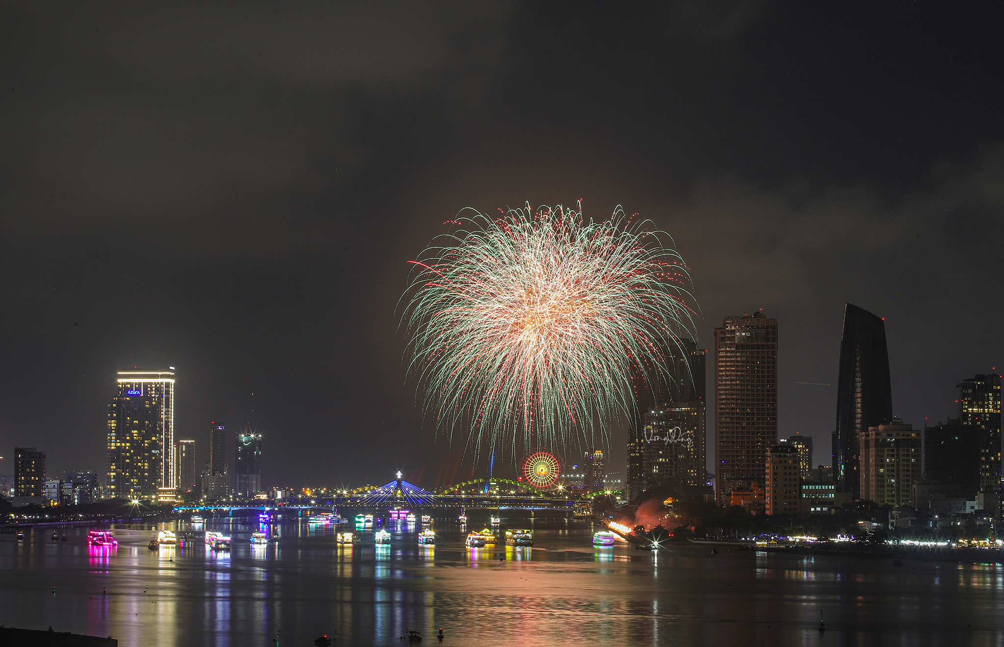 Pháo hoa đà nẵng - Ảnh 1.
