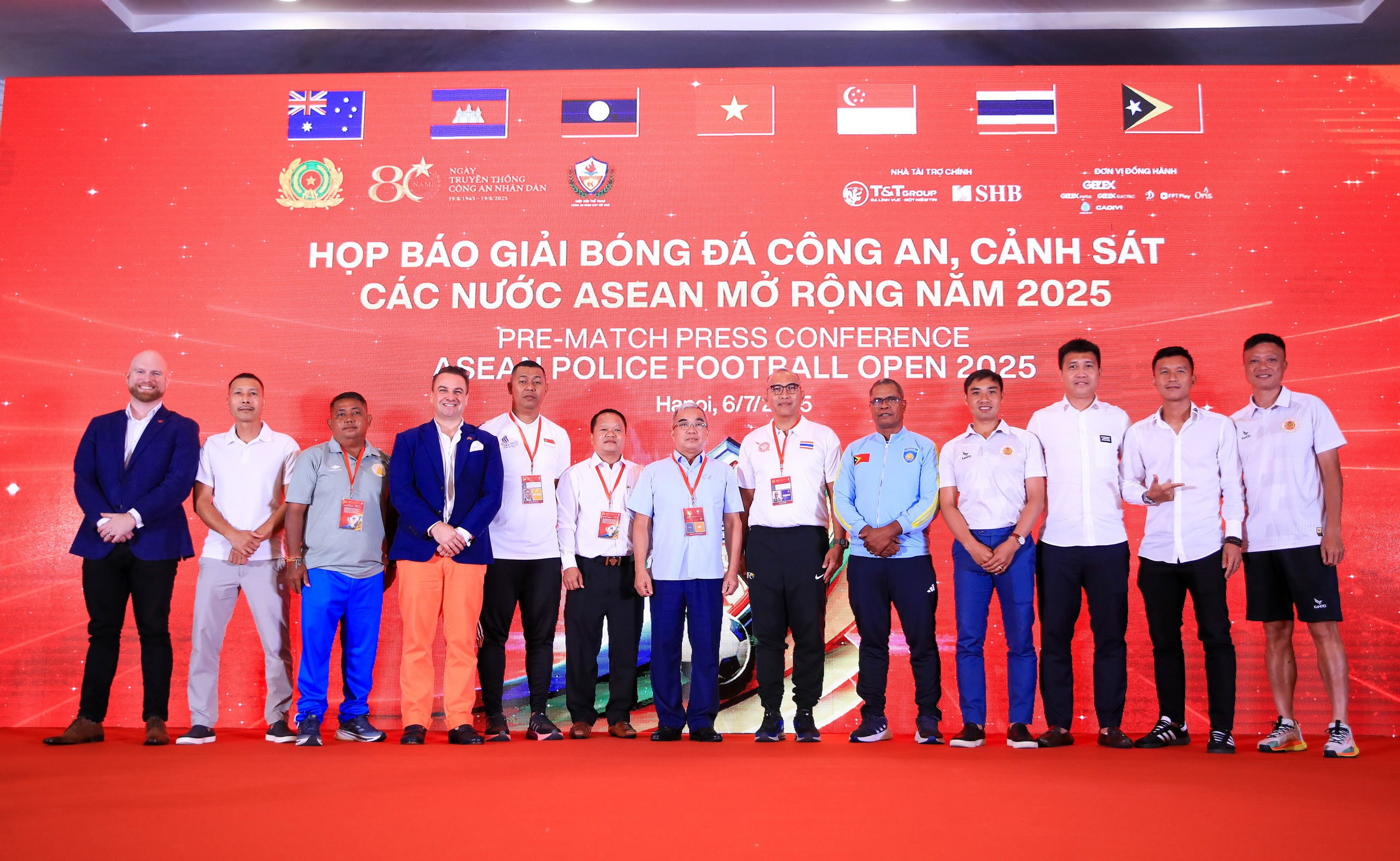 Công an, Cảnh sát các nước ASEAN tranh tài trên sân bóng ở Hà Nội - Ảnh 2.