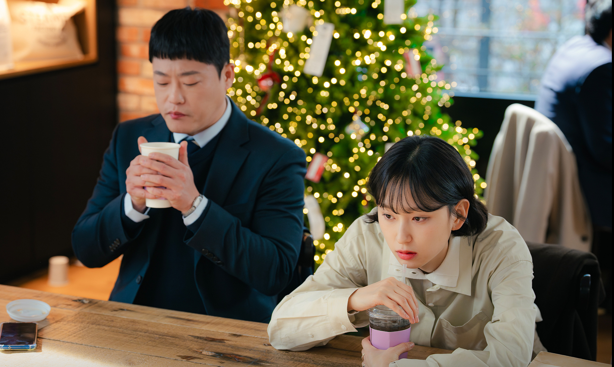 Law and the city có gì mà rating mở màn vượt Our unwritten Seoul? - Ảnh 3. Law and the city có gì mà rating mở màn vượt Our unwritten Seoul? - Ảnh 3.