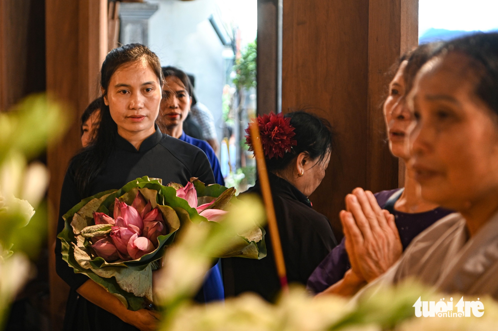 Người dân về thôn Lại Đà, rơi lệ tưởng nhớ cố Tổng Bí thư Nguyễn Phú Trọng - Ảnh 4.