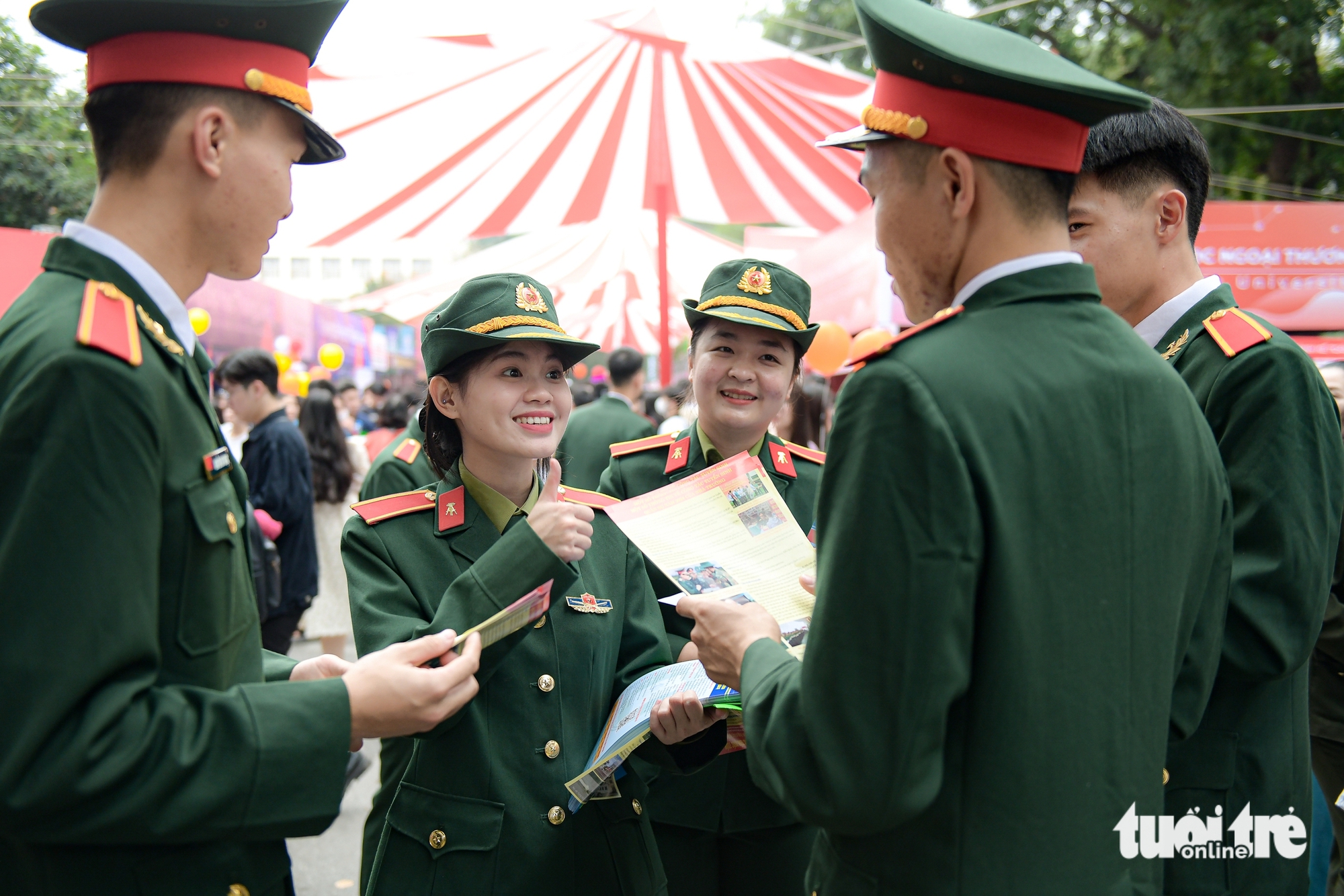 Bộ Quốc phòng trả lời việc bố trí quân nhân công tác gần nhà - Ảnh 1.