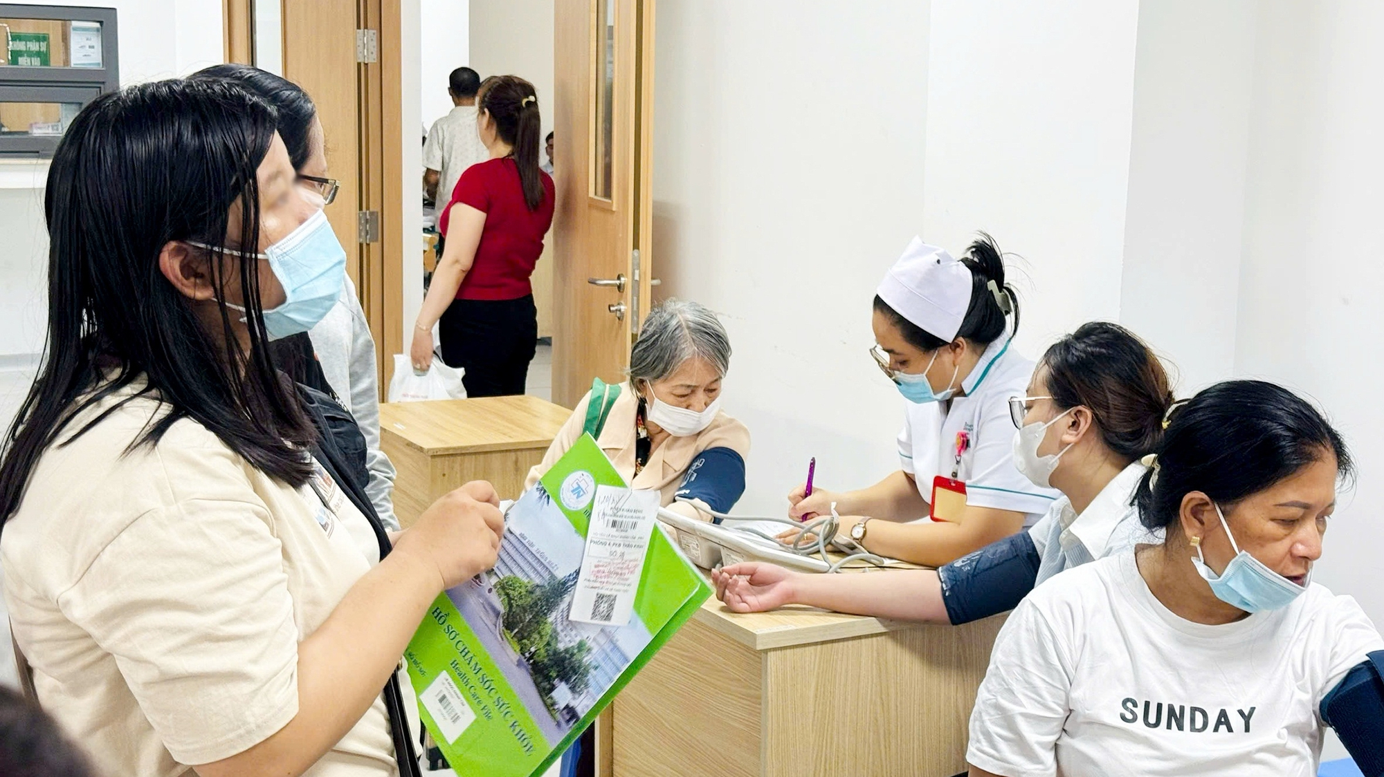 'Khai tử' bệnh án giấy có đúng hẹn? - Ảnh 1.