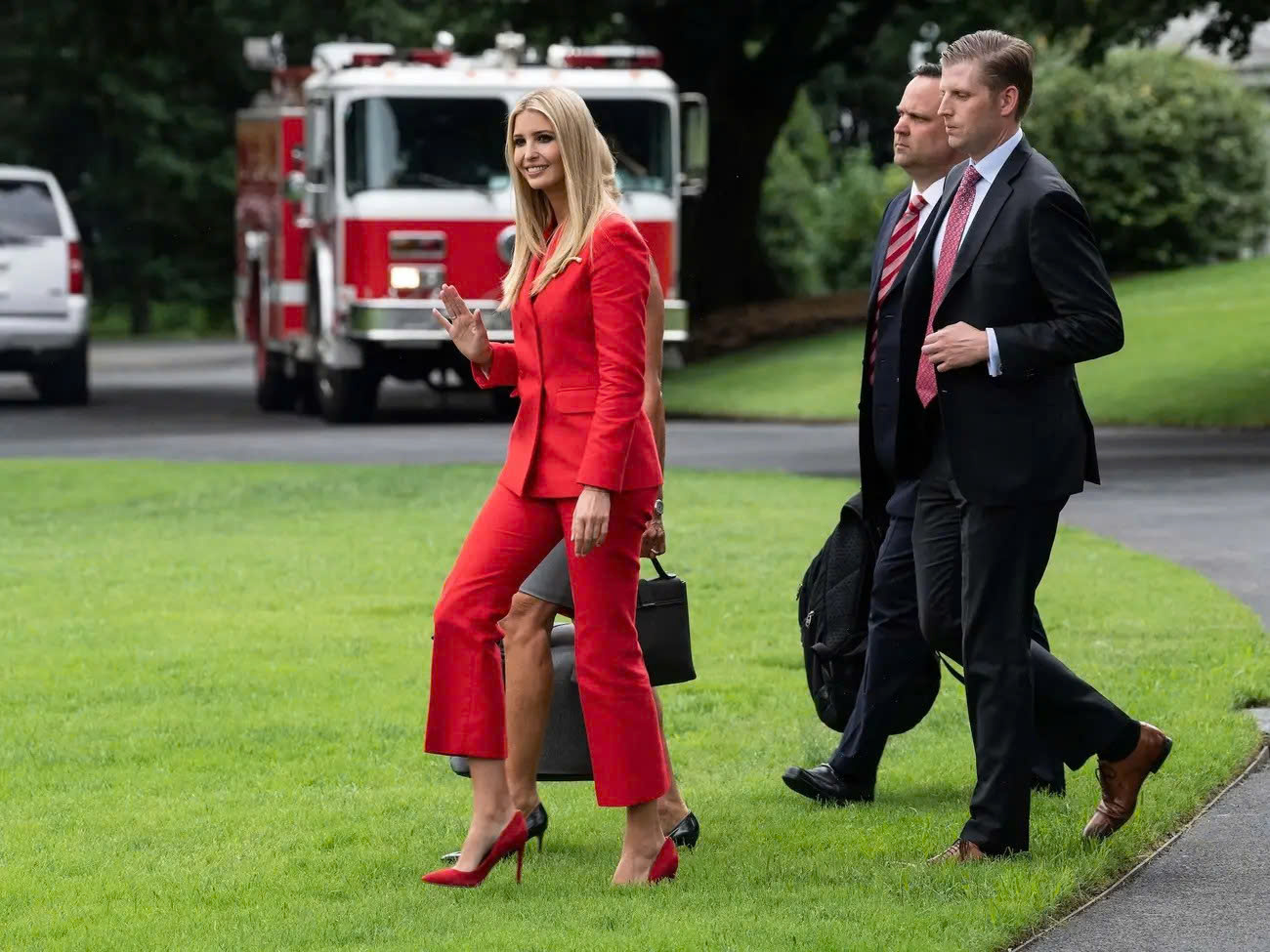 Ivanka - con gái ông Trump: Gu thời trang thanh lịch, vóc dáng đẹp như siêu mẫu - Ảnh 9. Ivanka Trump - Ảnh 7.