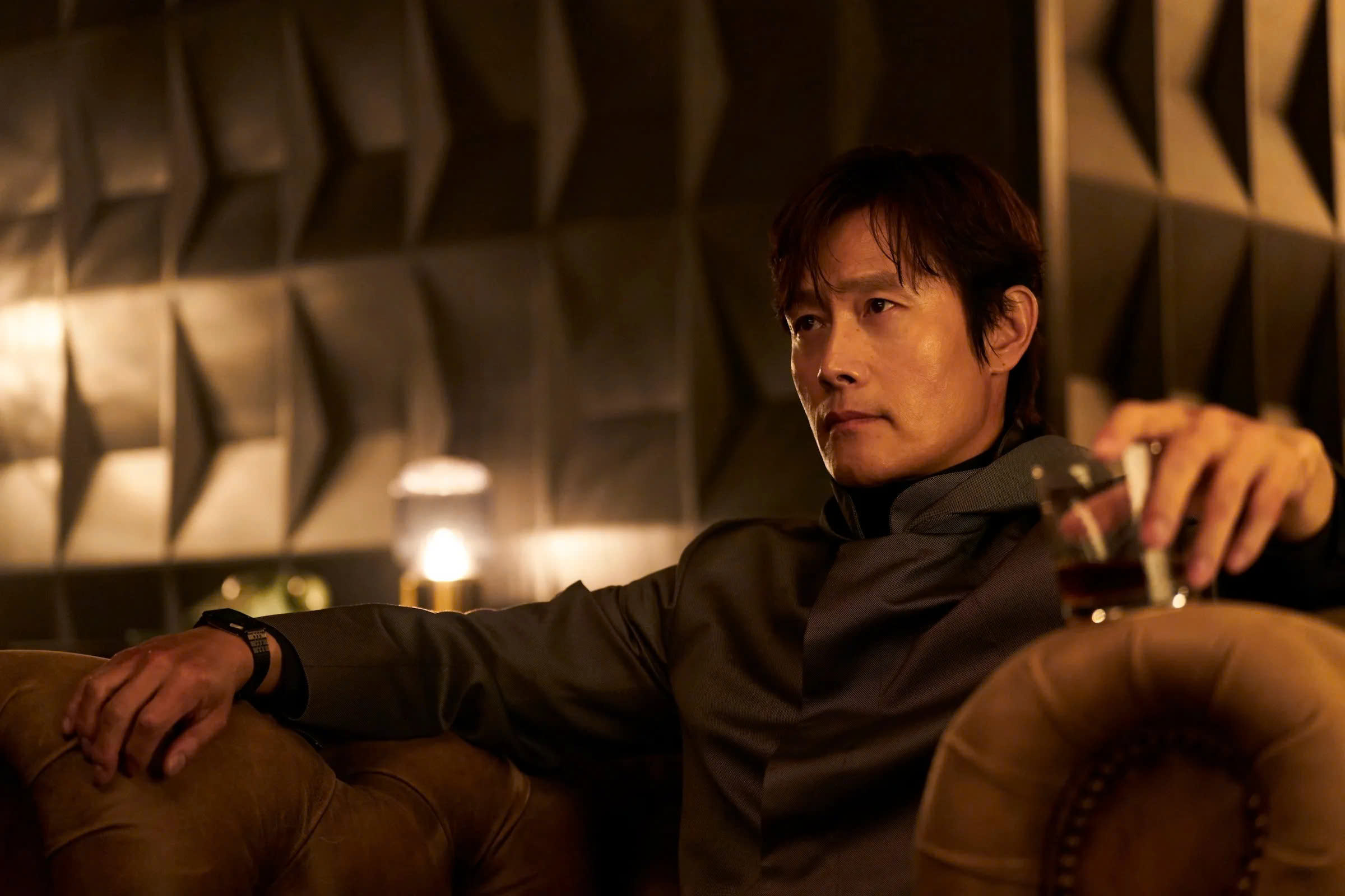 Lee Byung Hun bị con trai trách móc vì quá ác trong Squid game - Ảnh 3.