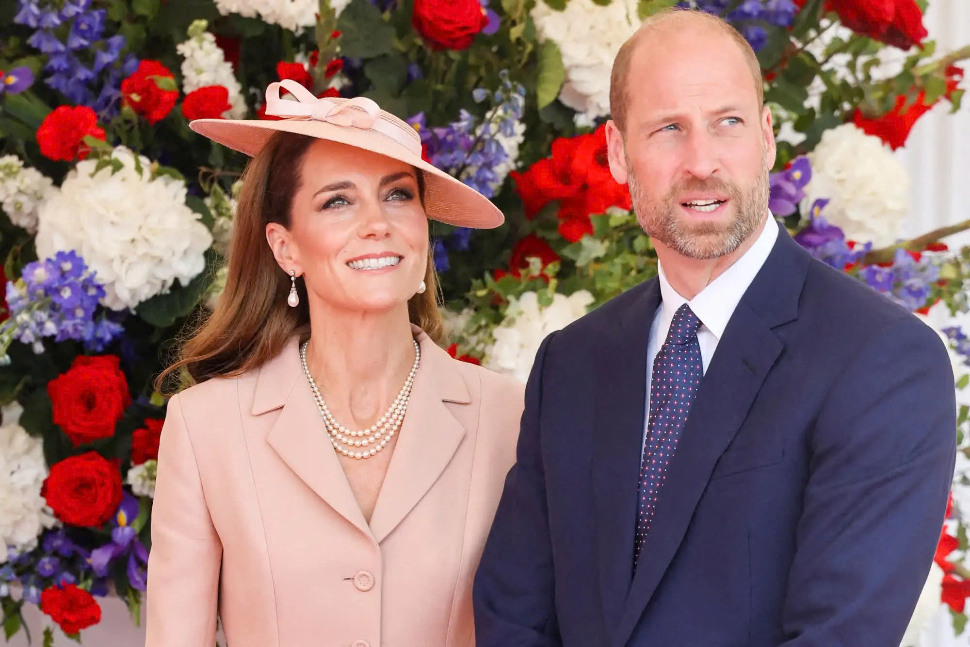 Công nương Kate Middleton lần đầu diện Dior đón Tổng thống Pháp đến Vương quốc Anh - Ảnh 1. Kate Middleton - Ảnh 1.