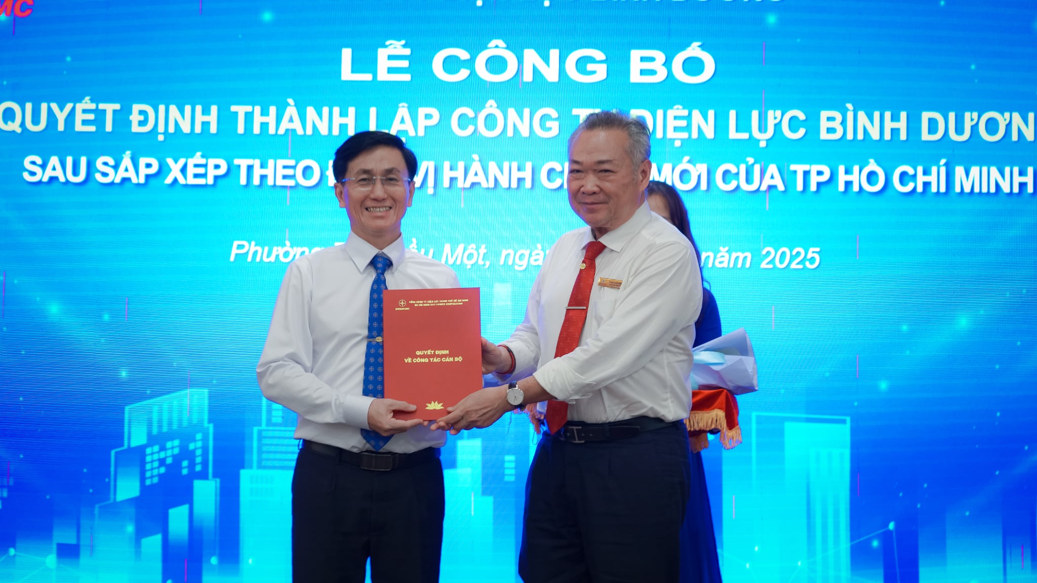 TP.HCM thành lập 9 công ty điện lực mới sau sáp nhập, người dân nắm bắt để tránh nạn lừa đảo - Ảnh 1.