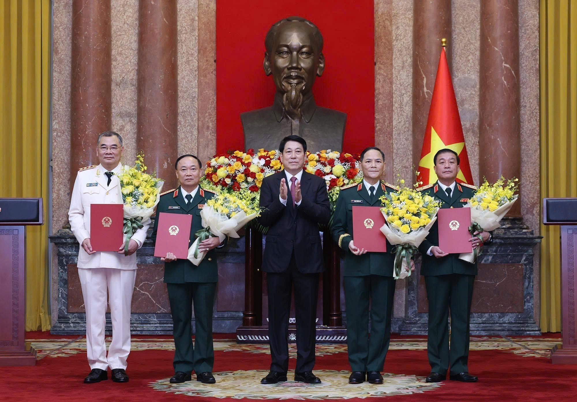Trợ lý Tổng Bí thư và 3 sĩ quan quân đội được thăng hàm thượng tướng - Ảnh 1.