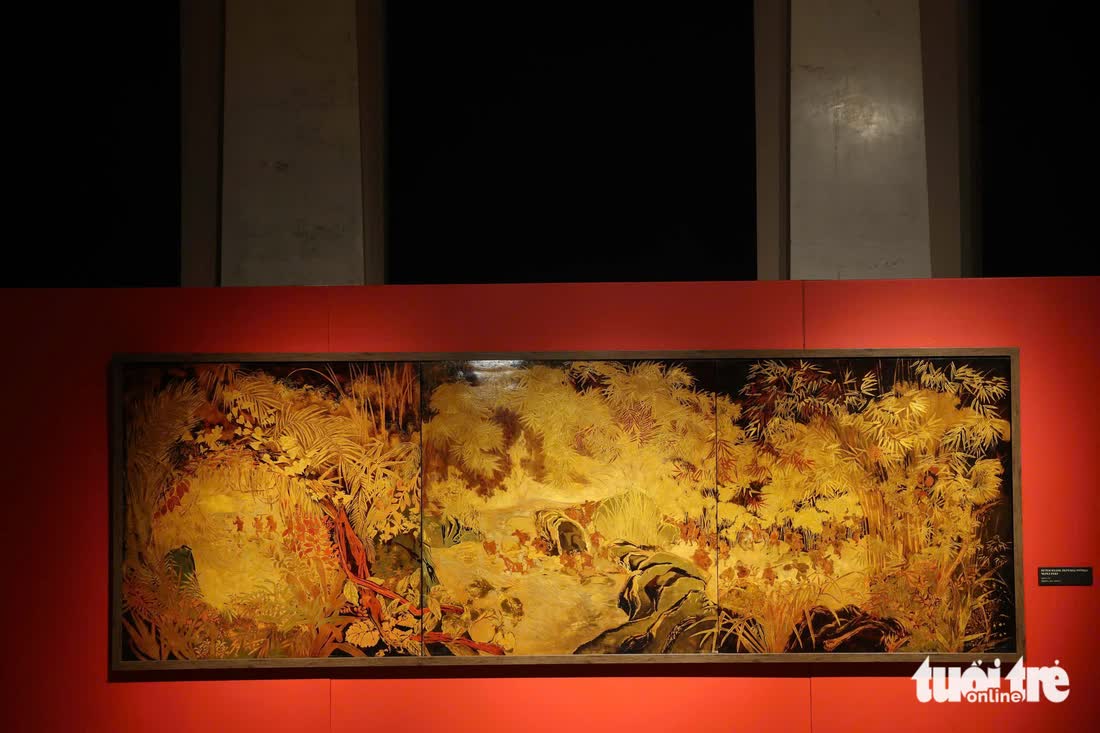 Vietnamese Party chief's spouse presents ‘ao dai,’ lacquer painting to Russian museum- Ảnh 11. Vietnamese Party chief's spouse presents ‘ao dai,’ lacquer painting to Russian museum- Ảnh 11.