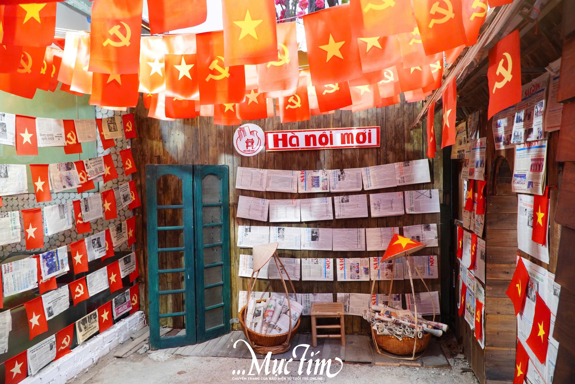Giới trẻ TP.HCM đổ xô check-in những quán cà phê hot nhất tháng 8 - Ảnh 1.