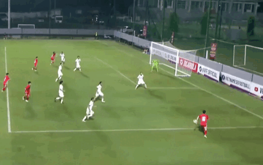 Video: Cú 'cứa lòng' đẳng cắp giúp tuyển Úc đánh bại Philippines - Ảnh 1.