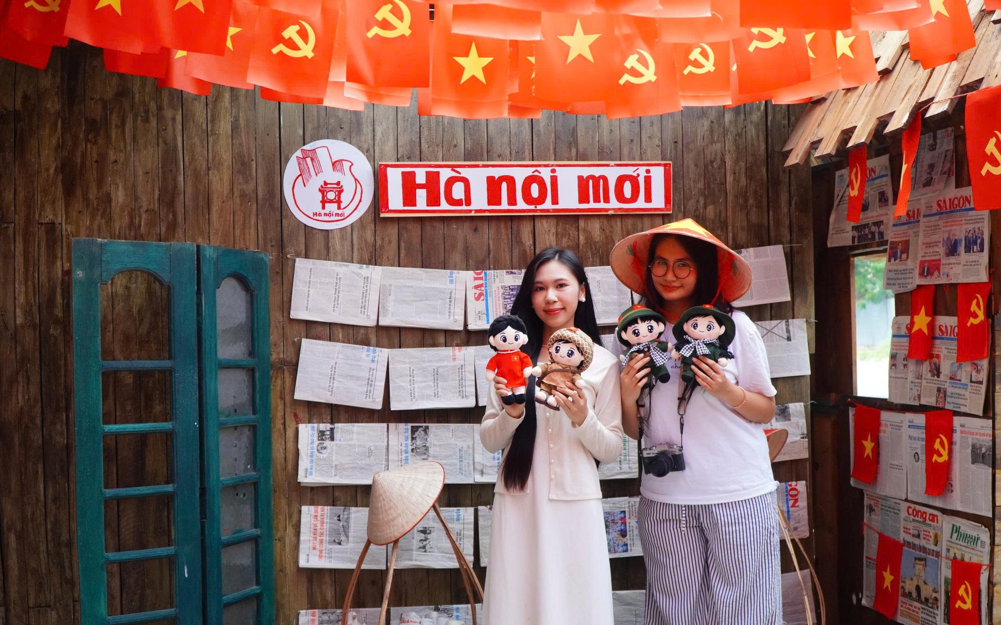 Người trẻ nô nức check-in dưới cờ đỏ sao vàng tại các quán cà phê dịp lễ 2-9 - Ảnh 4.