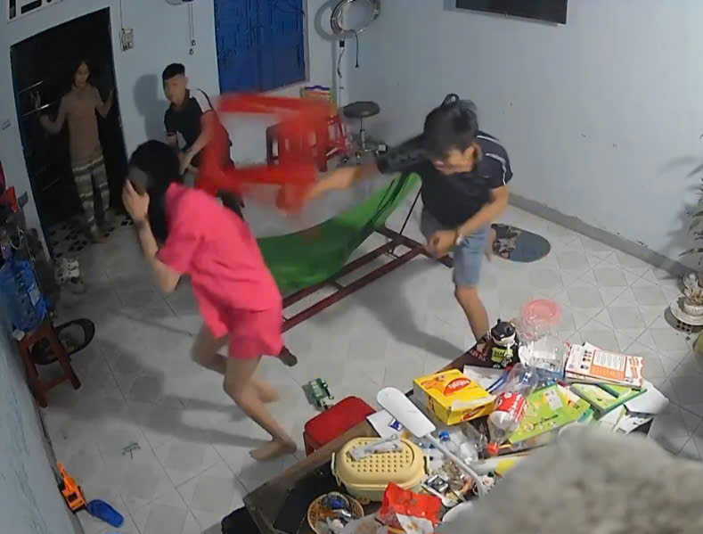 đánh phụ nữ - Ảnh 1.