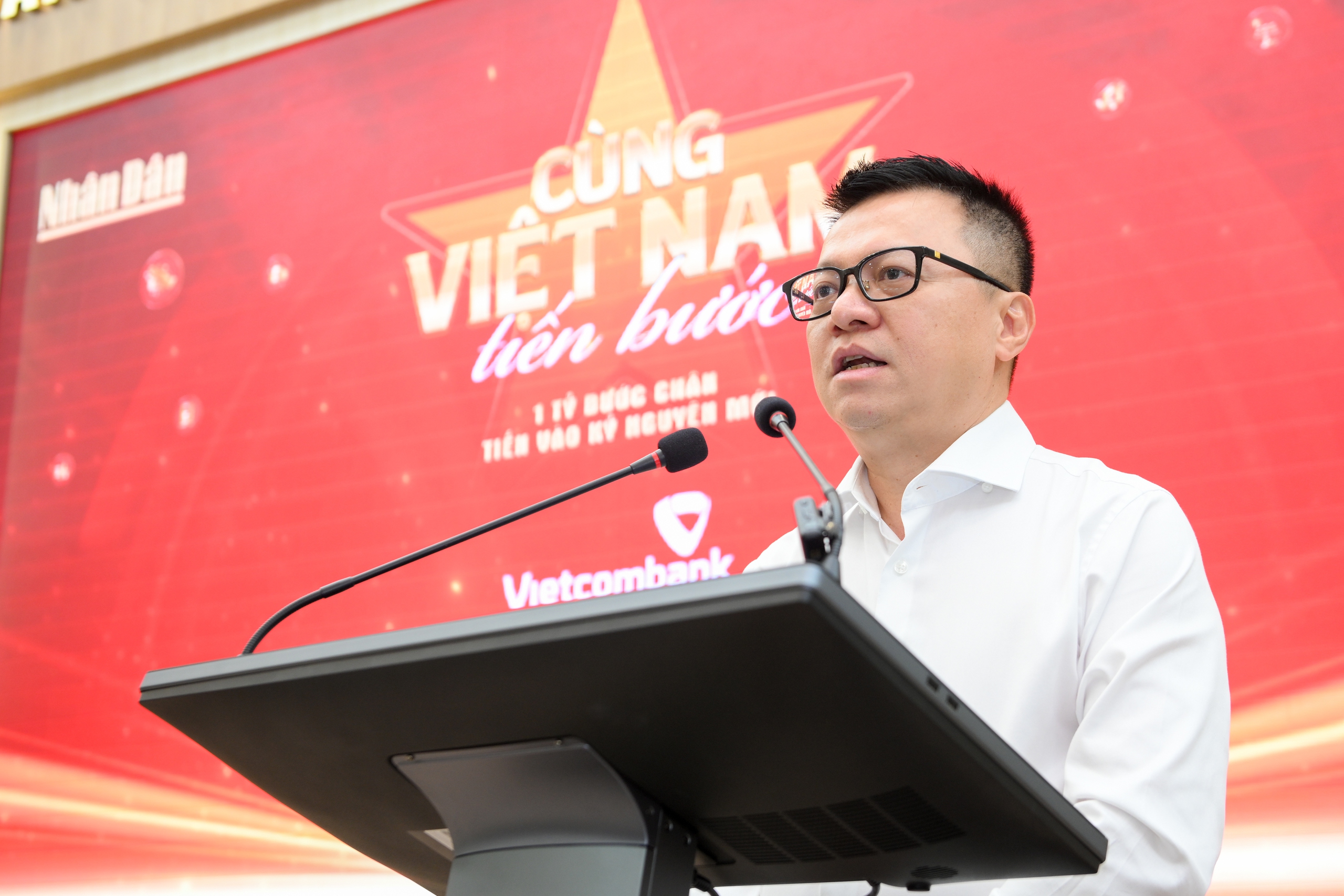 Hàng trăm ngàn người khắp cả nước đồng loạt mặc áo cờ đỏ sao vàng, hát quốc ca   - Ảnh 5. Hàng trăm ngàn người cả nước sẽ mặc áo cờ đỏ sao vàng, hát quốc ca để Cùng Việt Nam tiến bước - Ảnh 5.
