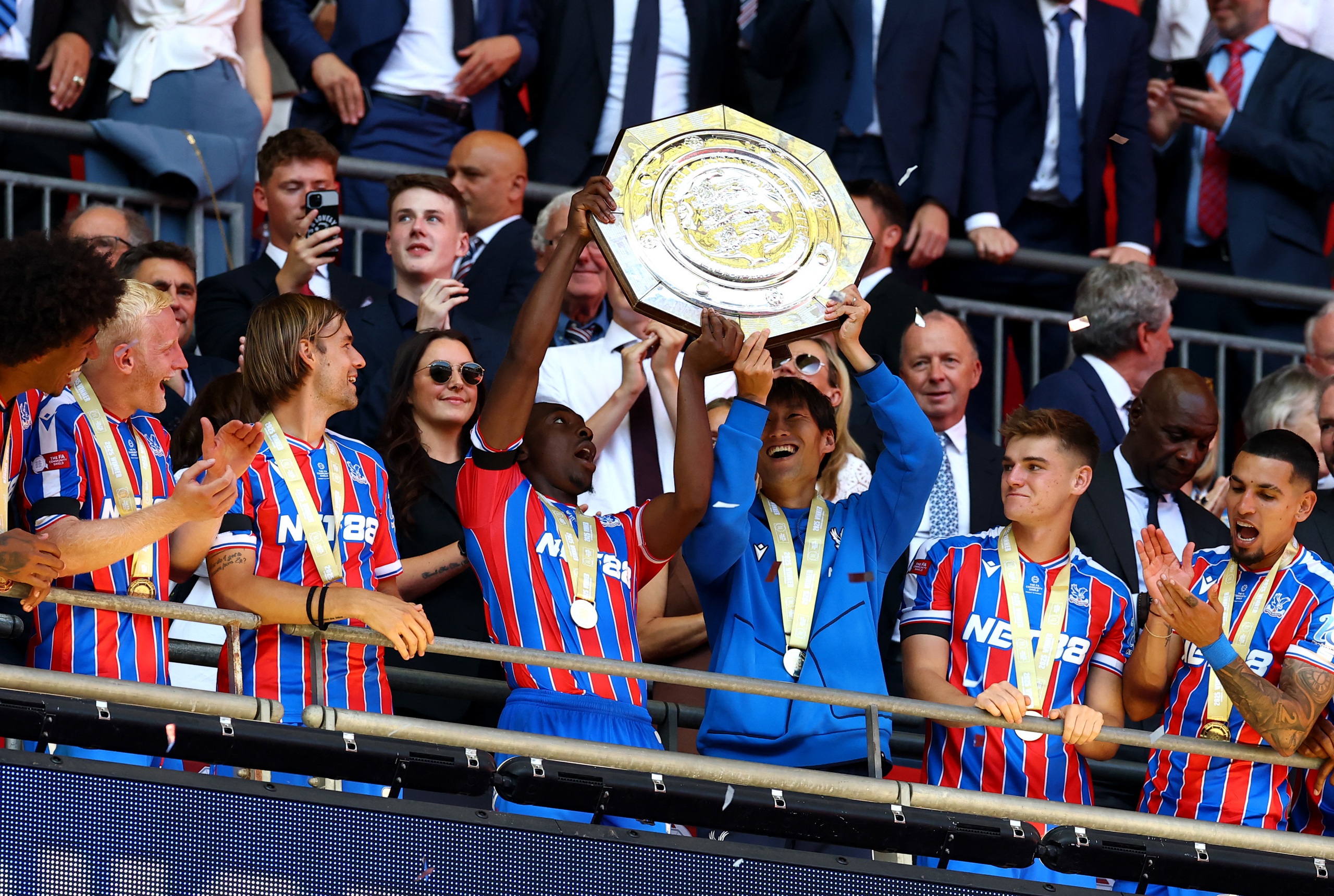 Crystal Palace nhận tin buồn sau khi đoạt Siêu cúp Anh - Ảnh 1.