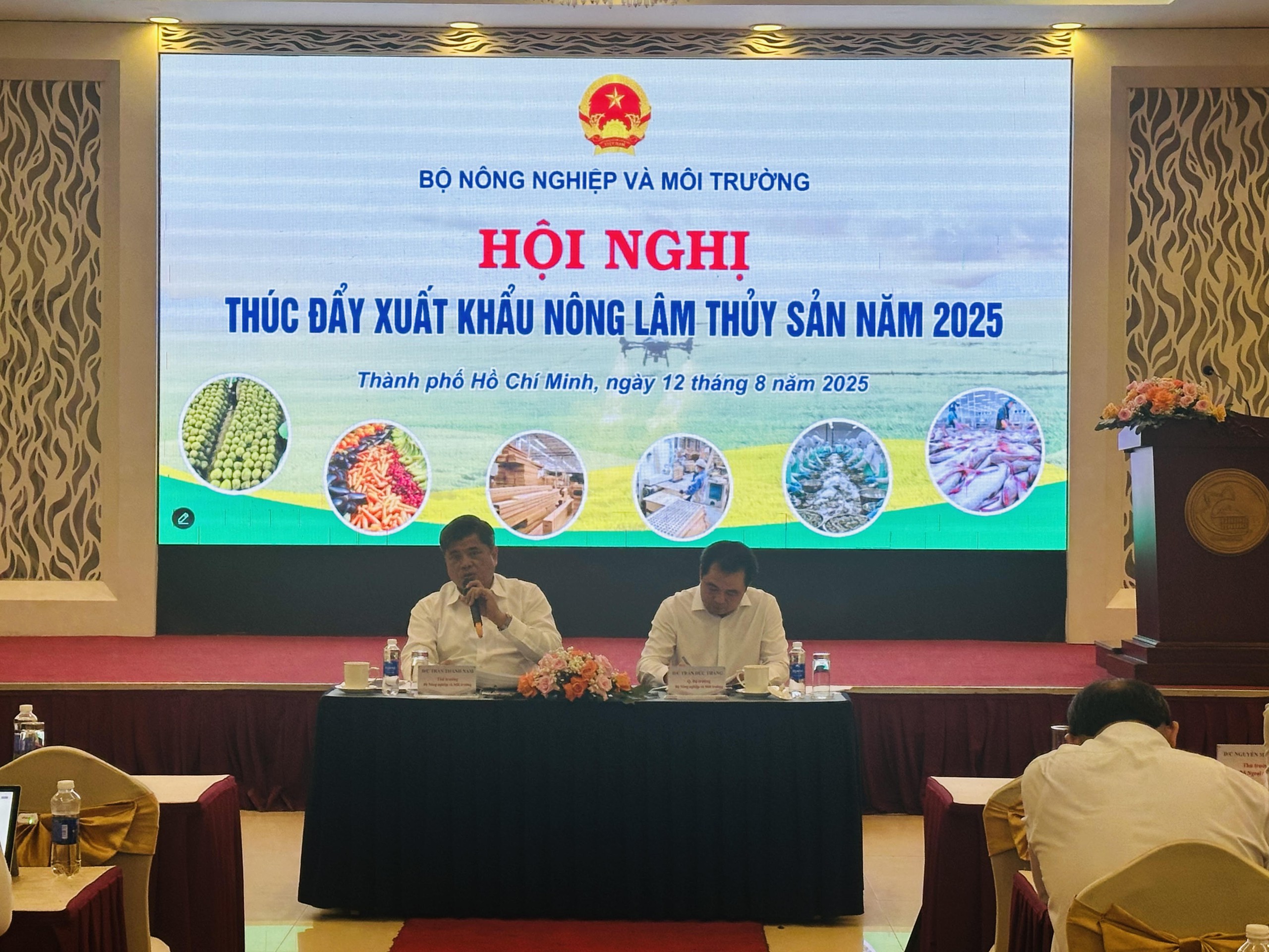 Từ chuyện Việt Nam nhập 'khủng' hạt dẻ cười, hạnh nhân từ Mỹ, bàn giải pháp thuế xuất khẩu - Ảnh 1.