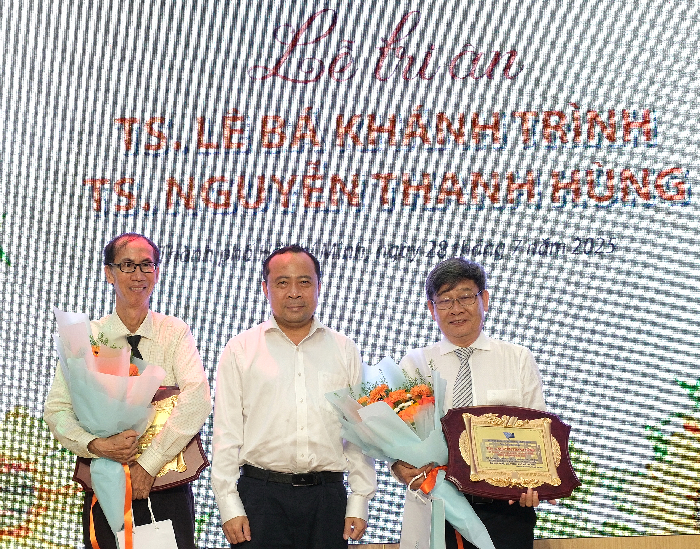 Nhà toán học Lê Bá Khánh Trình: 'Học trò đã nâng tôi lên' - Ảnh 4.