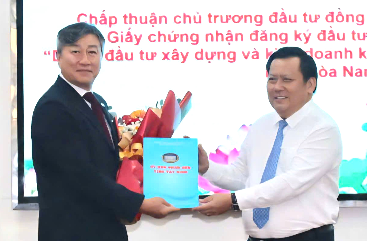 Khu công nghiệp 322ha được Tây Ninh trao quyết định đầu tư - Ảnh 1.