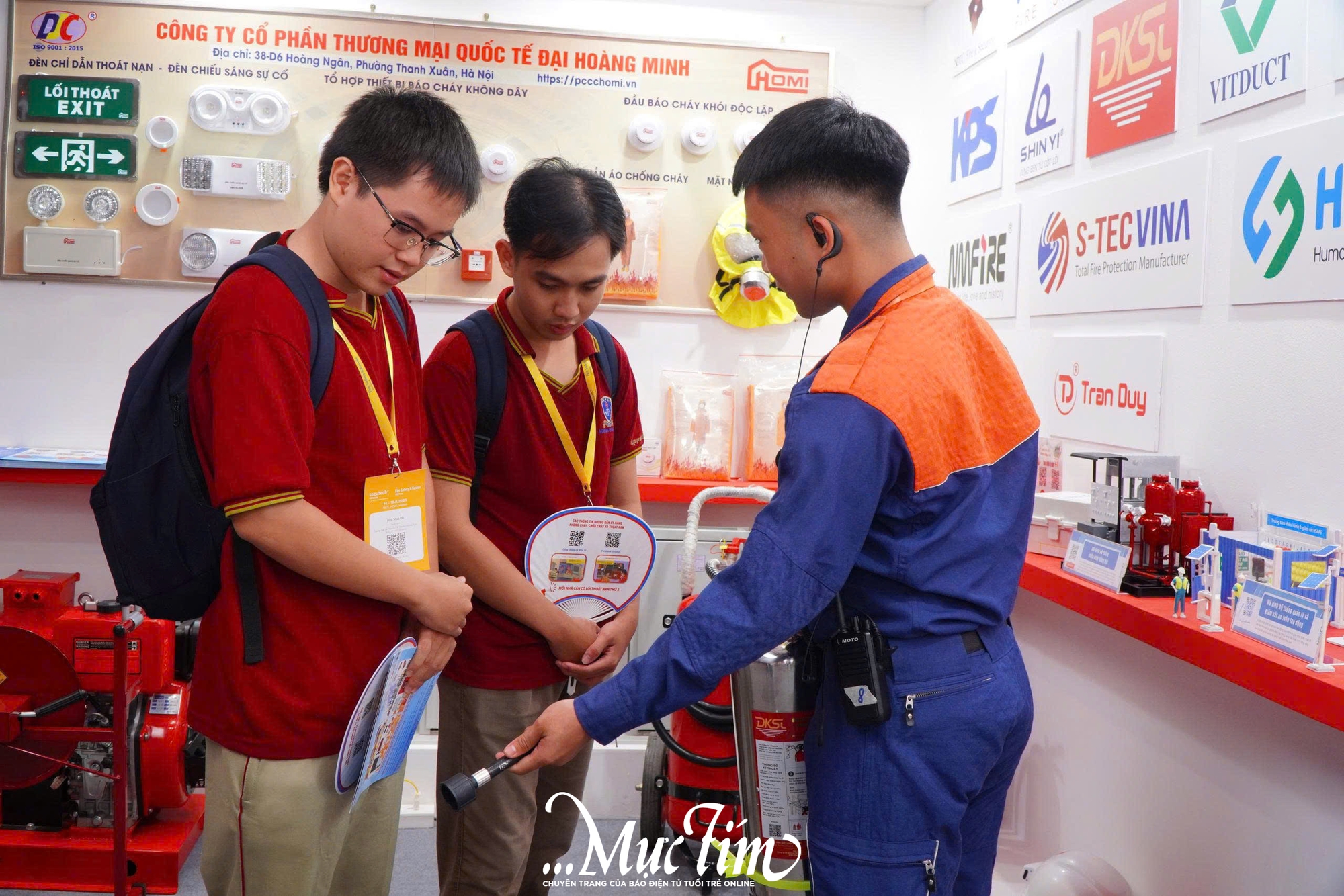 Trải nghiệm thử thách 'nghẹt thở' tại triển lãm phòng cháy, chữa cháy- Ảnh 8.