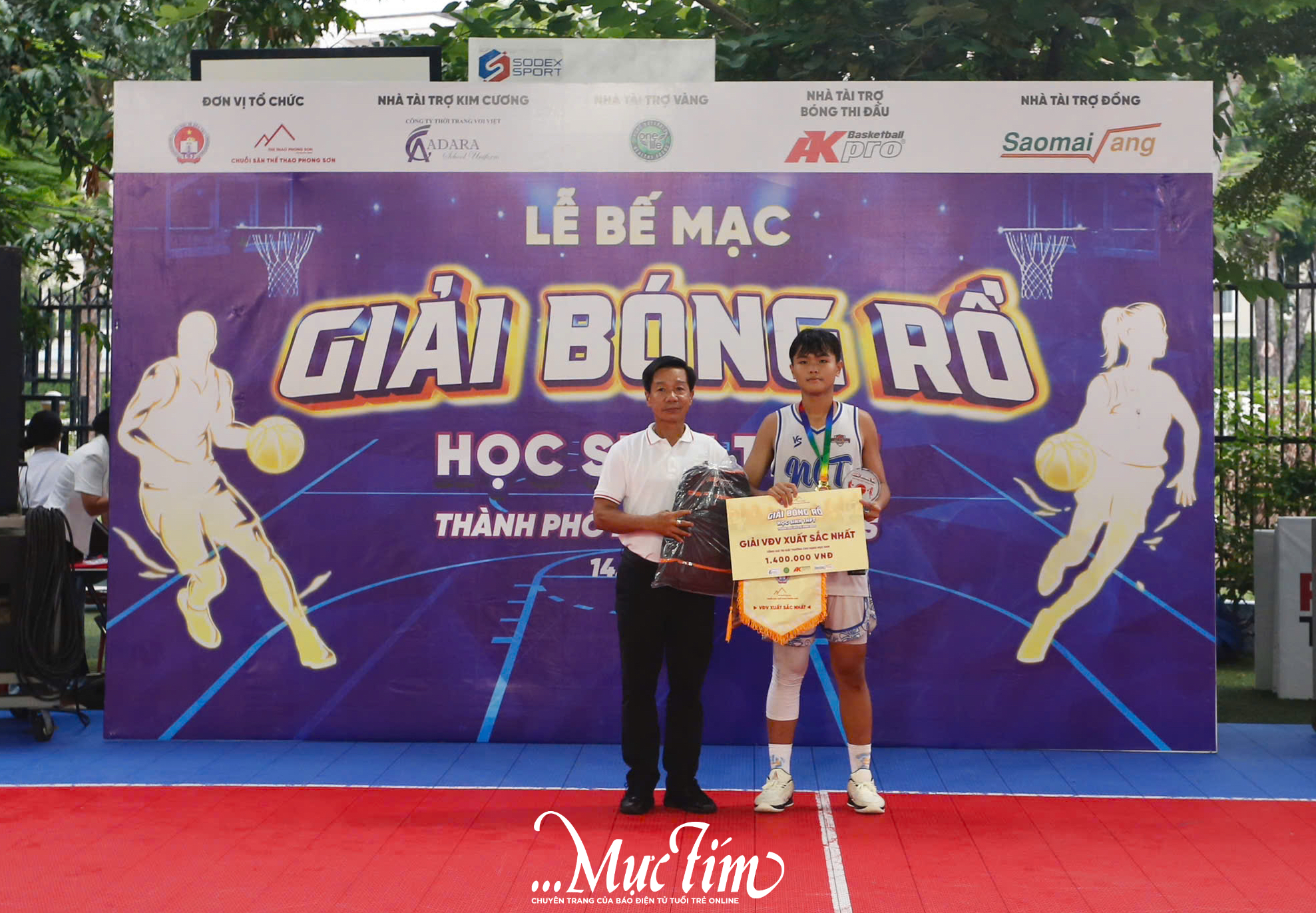 Trường THPT Marie Curie và Trường THPT Nguyễn Chí Thanh vô địch Giải bóng rổ học sinh TP.HCM 2025- Ảnh 11.