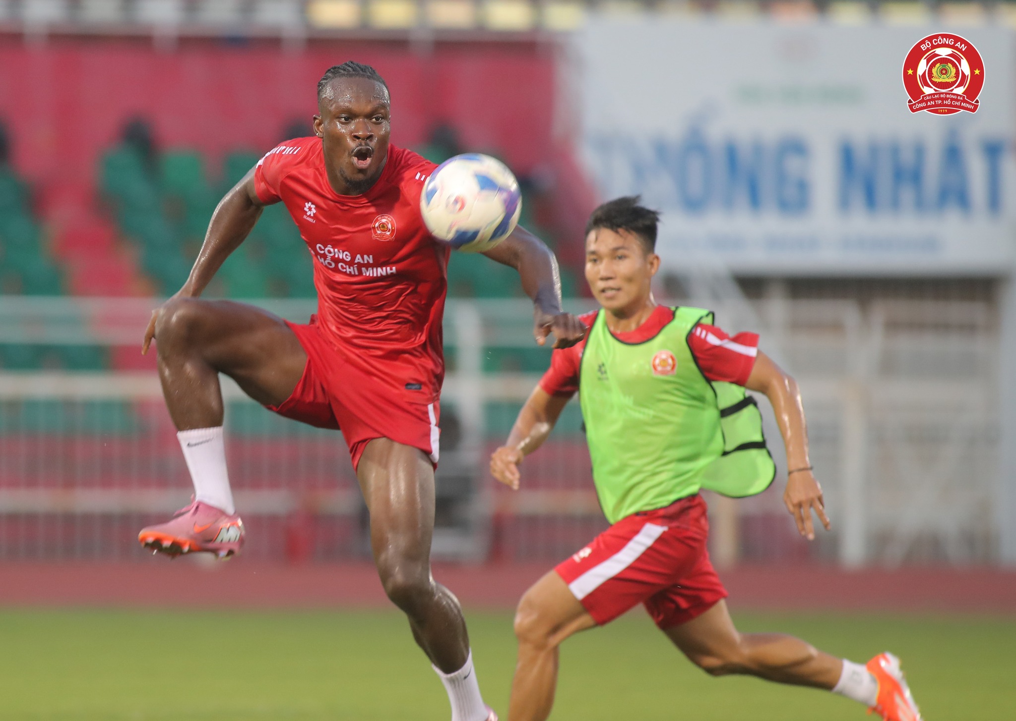 CLB Công An TP.HCM đem tiền đạo ngoại về giúp Tiến Linh - Ảnh 2.