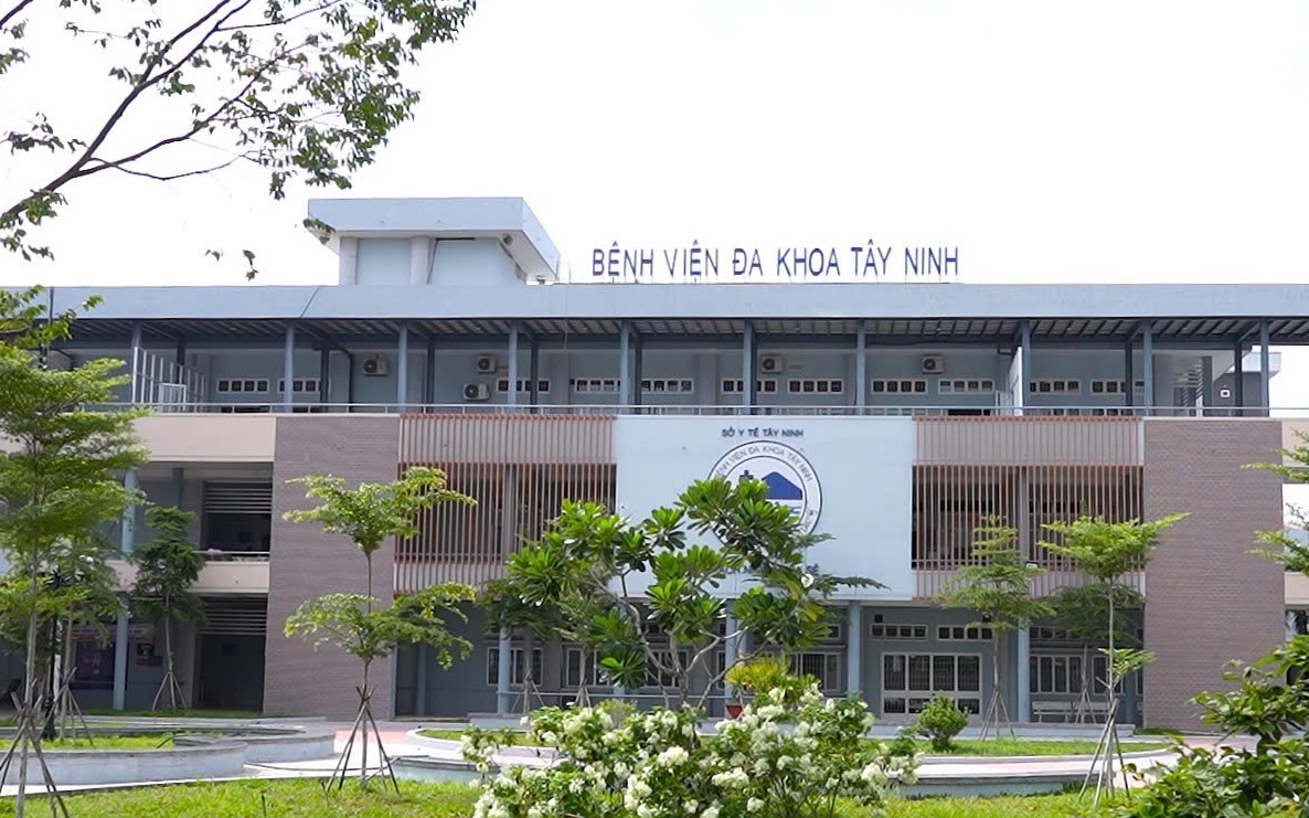 Vụ bé trai bệnh sởi ở Tây Ninh tử vong khi chuyển viện, xem xét kỷ luật 2 điều dưỡng có sai sót - Ảnh 1.