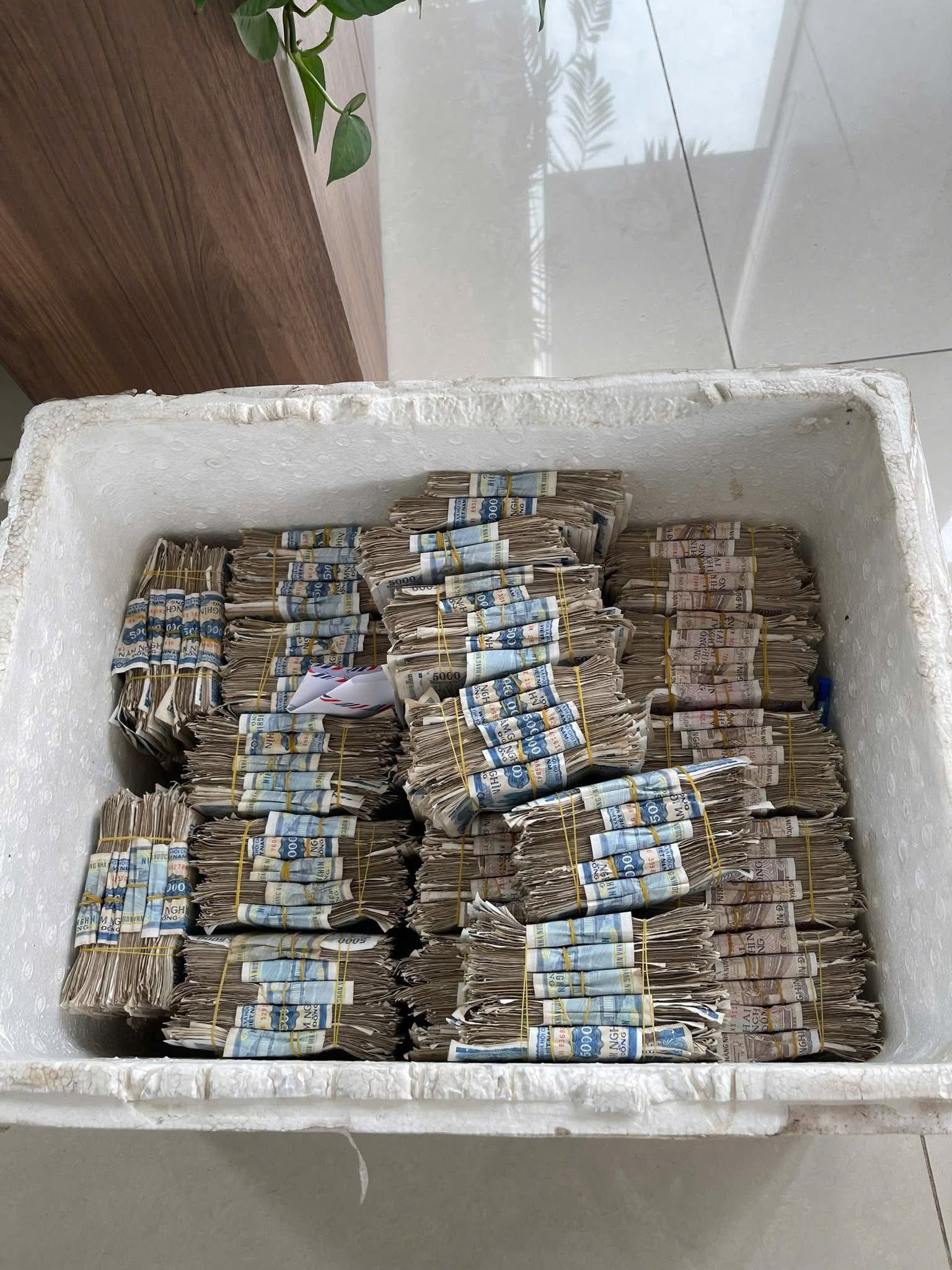 Man buys car with VND60mn in small change, not VND700mn as rumored - Ảnh 5.