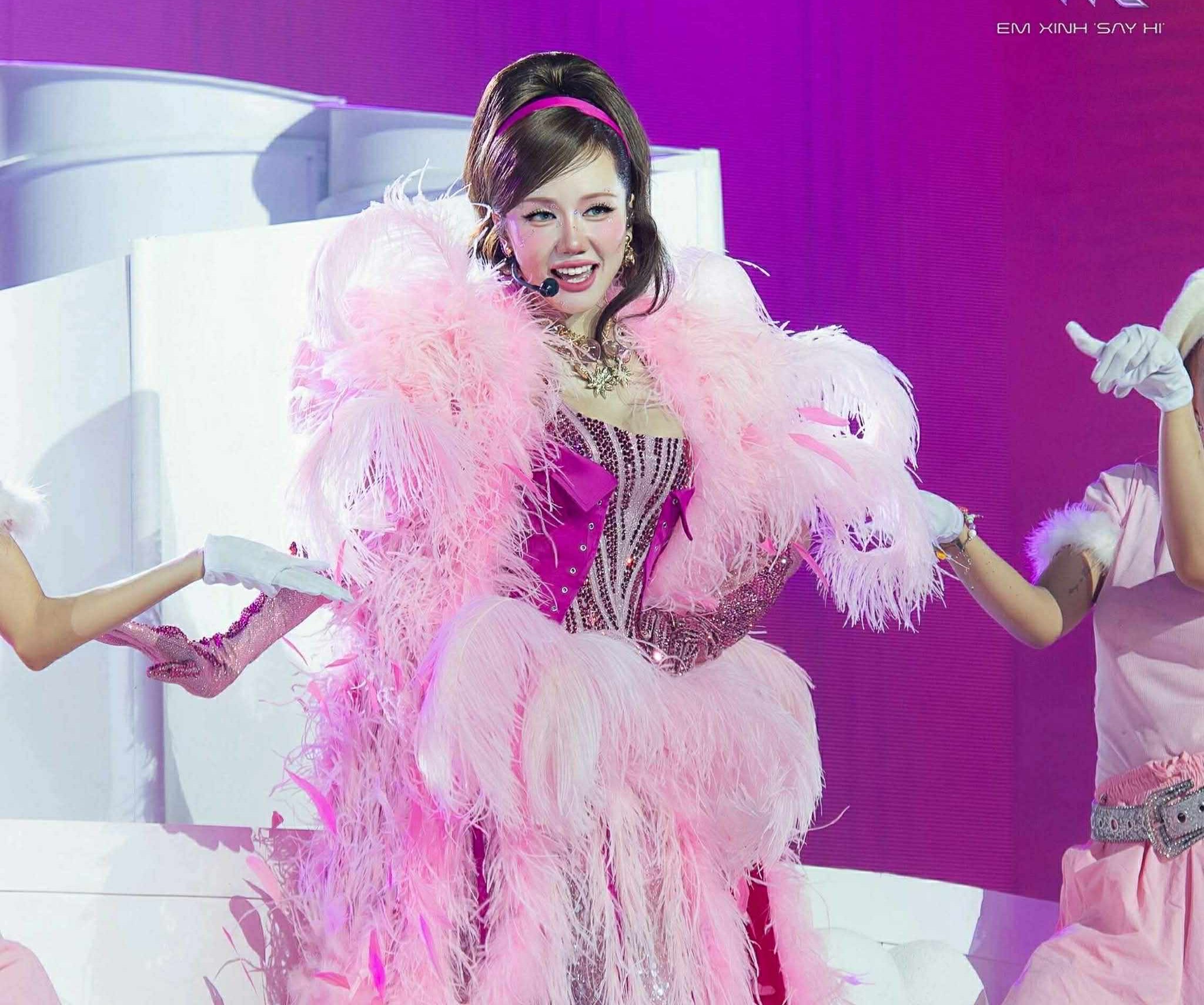Em xinh say hi mượn âm nhạc thổ lộ cảm xúc, ước muốn cá nhân - Ảnh 1.