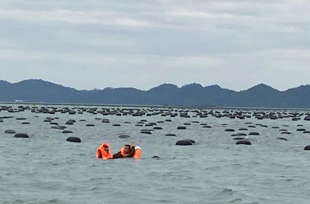 2 dead after raft carrying 17 capsizes in Vietnam's Quang Ninh