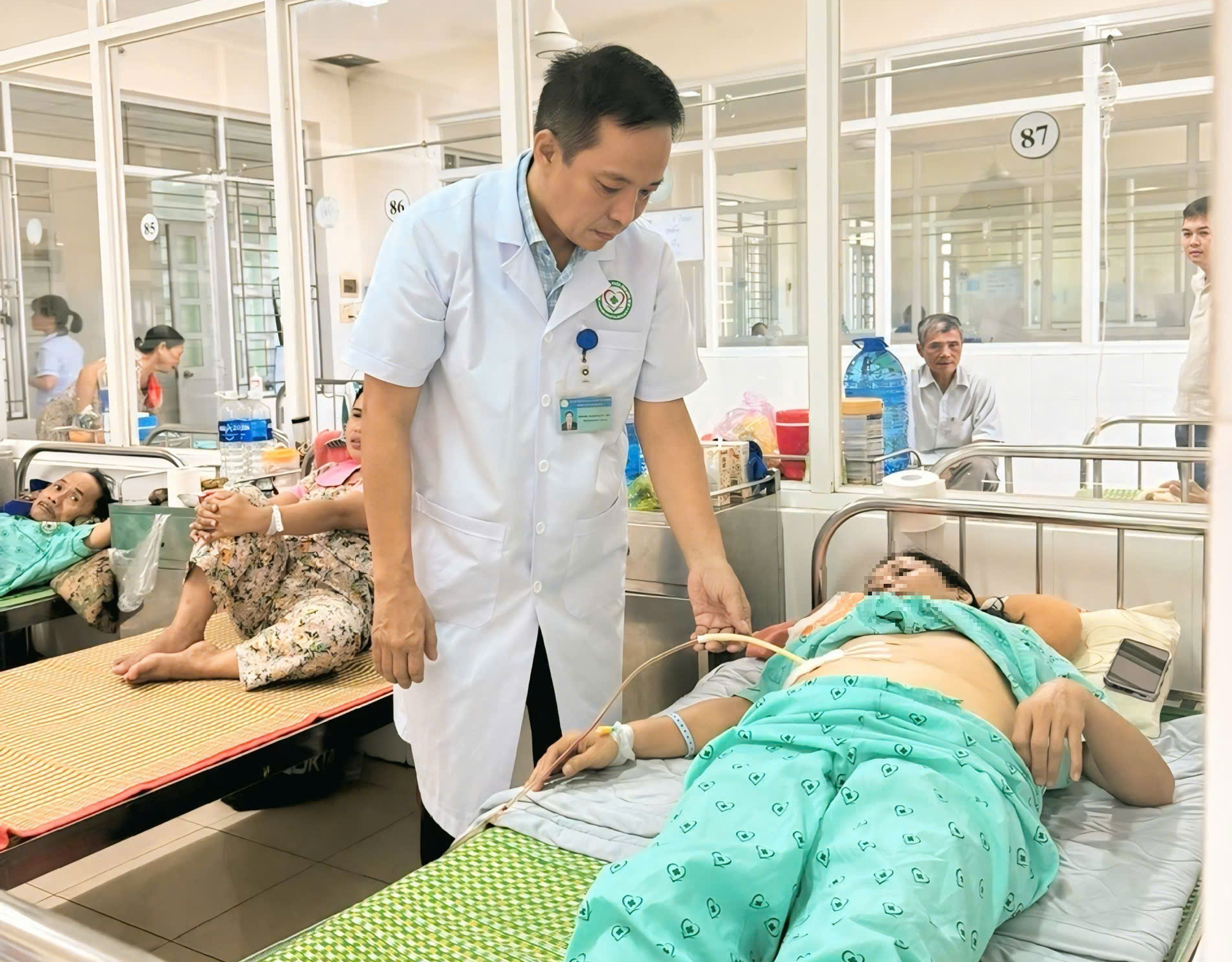 cấp cứu - Ảnh 2.