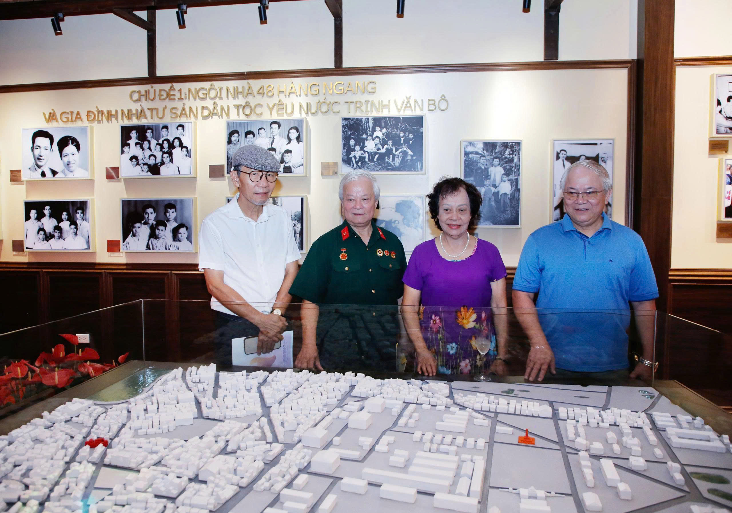 Hà Nội gắn biển công trình 48 Hàng Ngang - nơi Bác Hồ viết Tuyên ngôn Độc lập - Ảnh 3.