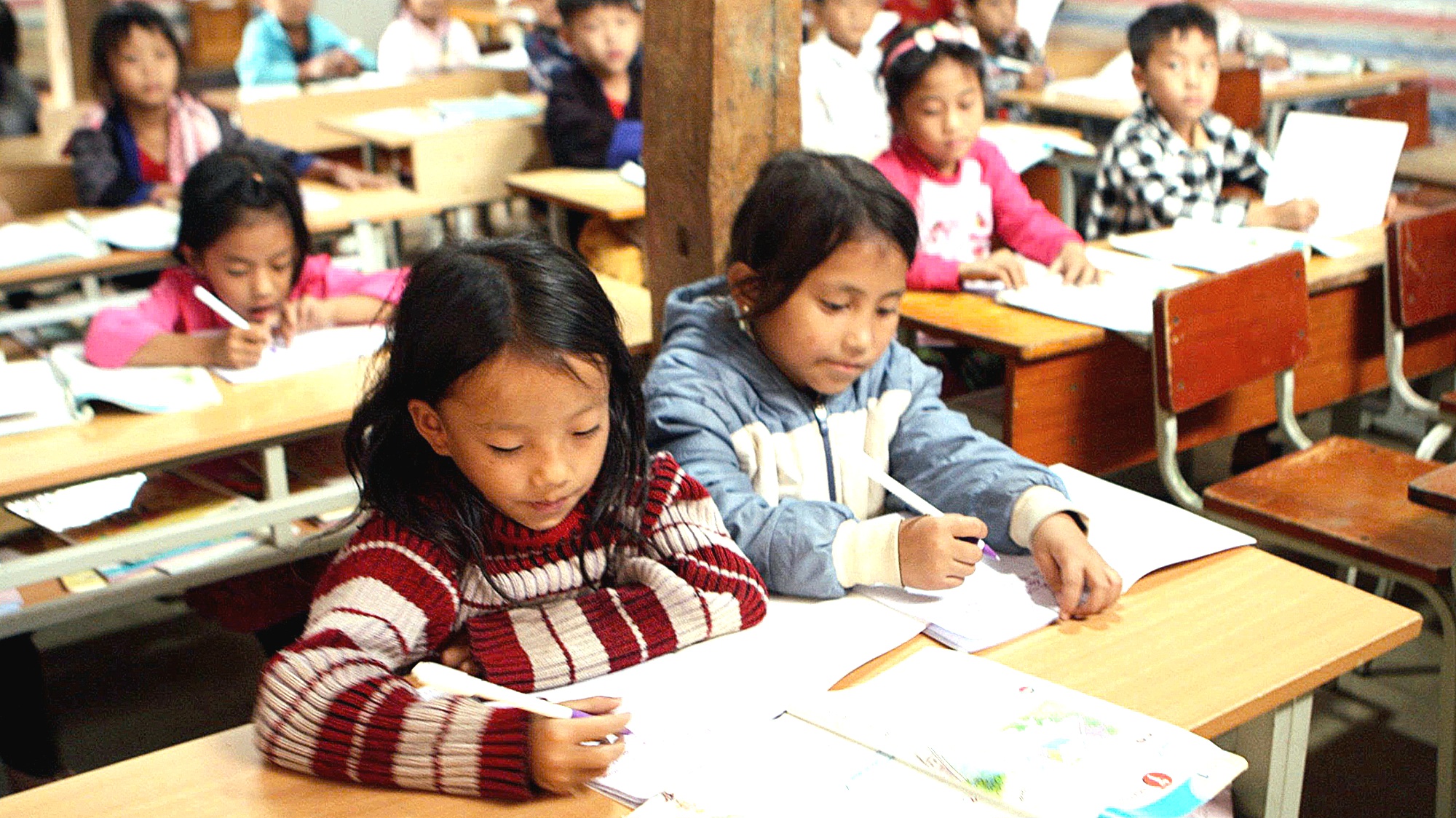Trường lớp năm học mới: Đẩy mạnh xã hội hóa, ưu tiên trụ sở dôi dư - Ảnh 1.