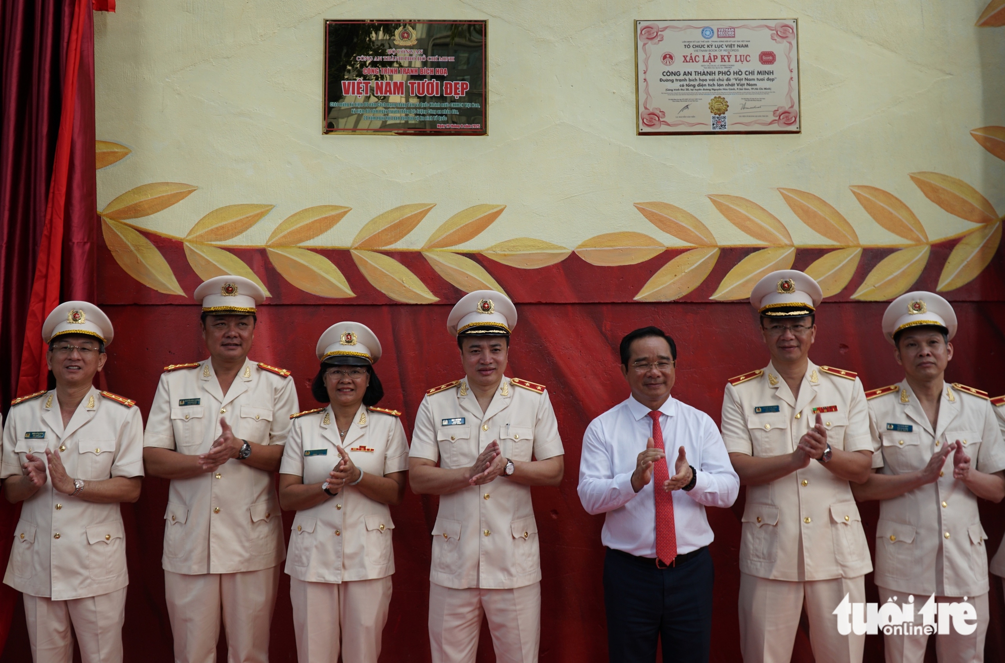 Công an TP.HCM vinh danh 80 gương điển hình tiên tiến - Ảnh 5.