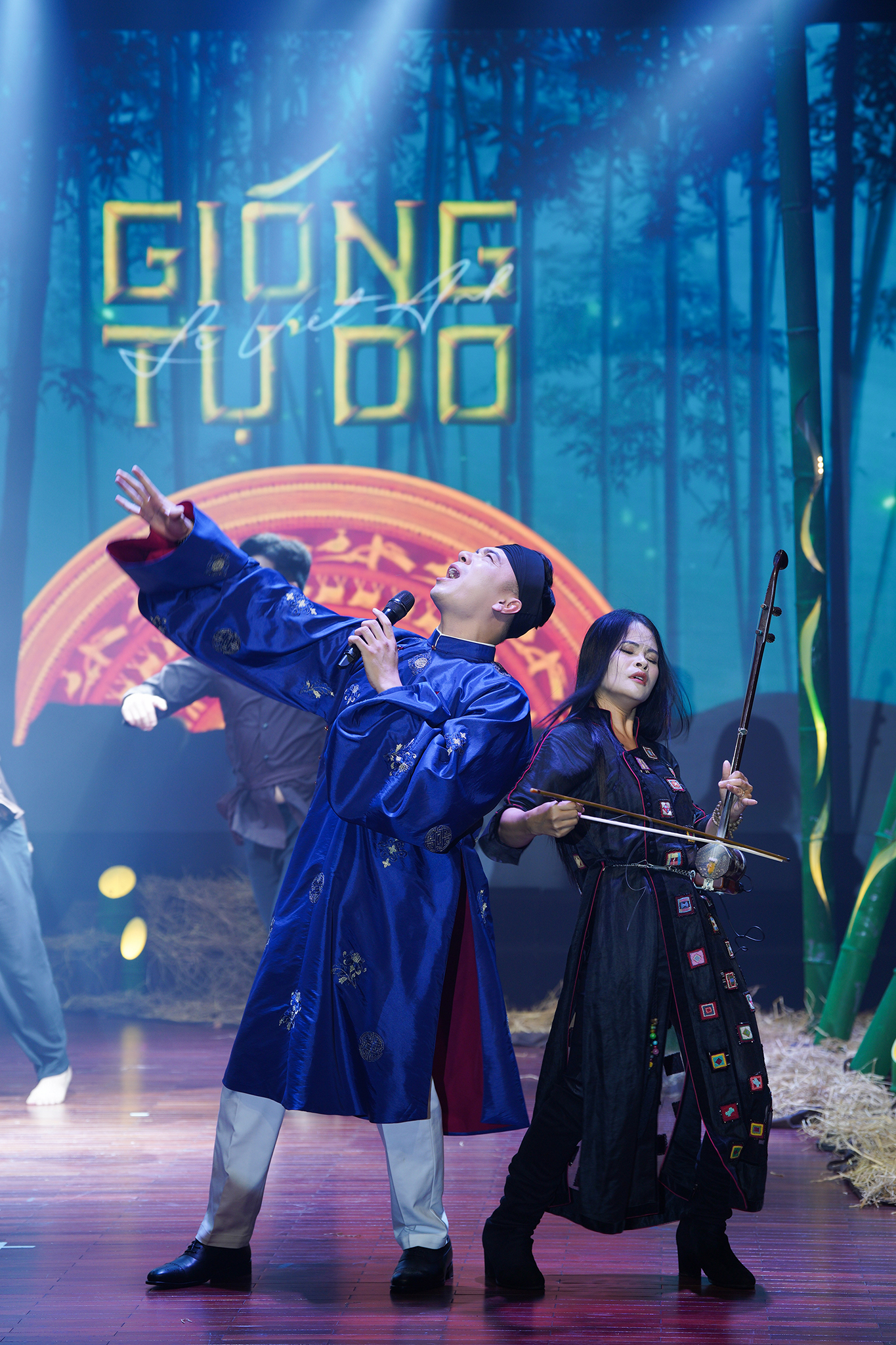 Le Viet Anh säljer öl för att stödja musikprojekt om nationella hjältar - Foto 2. Lê Việt Anh - Ảnh 2.