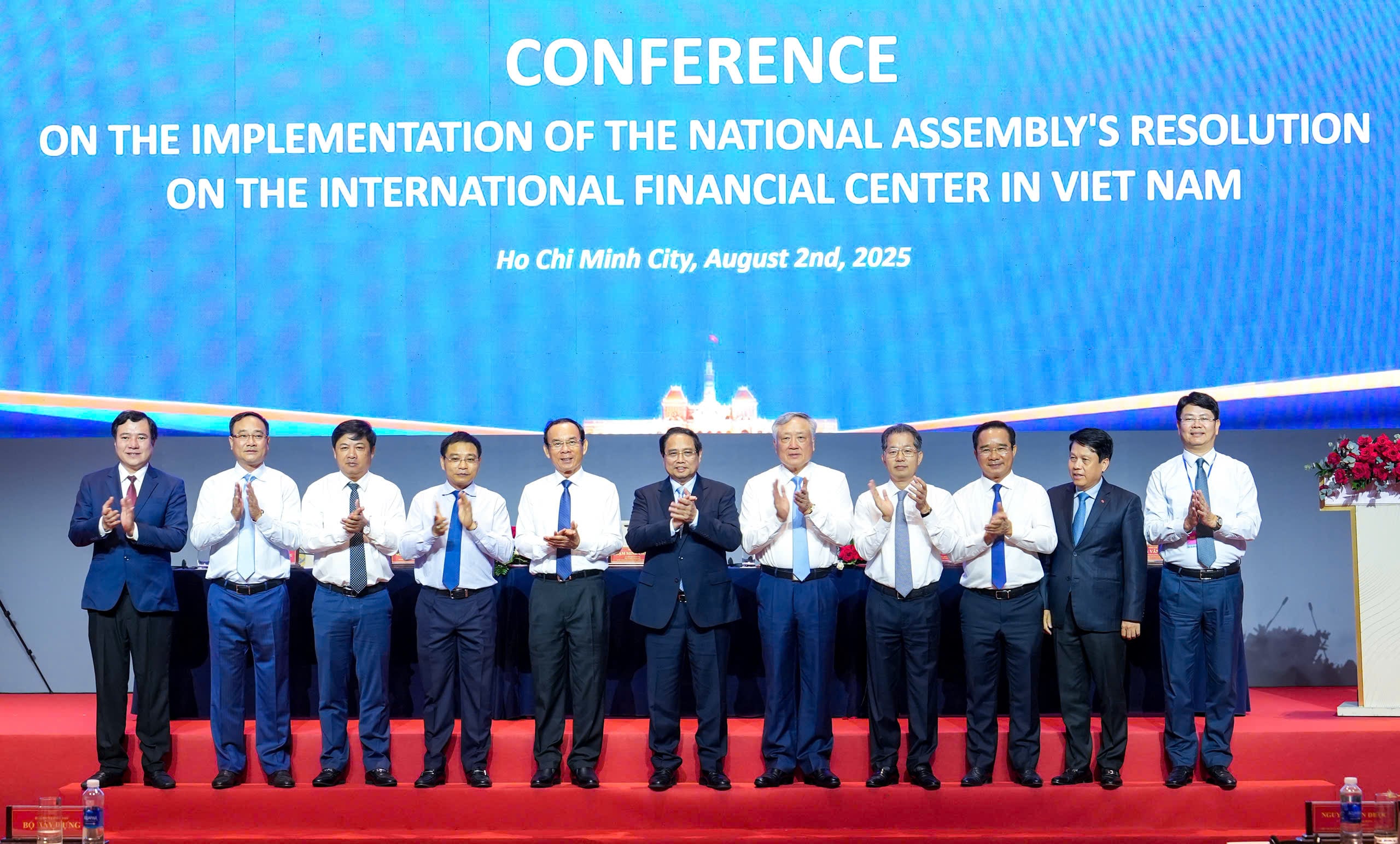 Thủ tướng Phạm Minh Chính chủ trì công bố nghị quyết Quốc hội về trung tâm tài chính tại TP.HCM - Ảnh 1. trung tâm tài chính - Ảnh 1.
