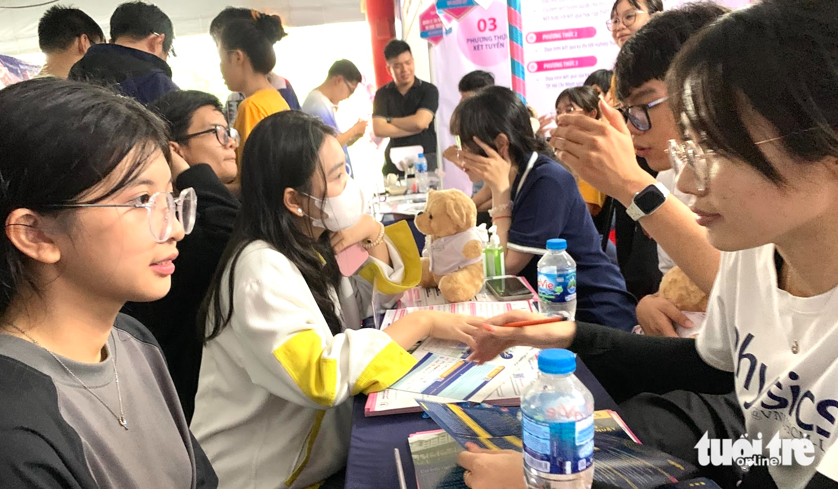 Bộ Giáo dục và Đào tạo ‘siết’ quy định quy đổi điểm trúng tuyển đại học - Ảnh 1.