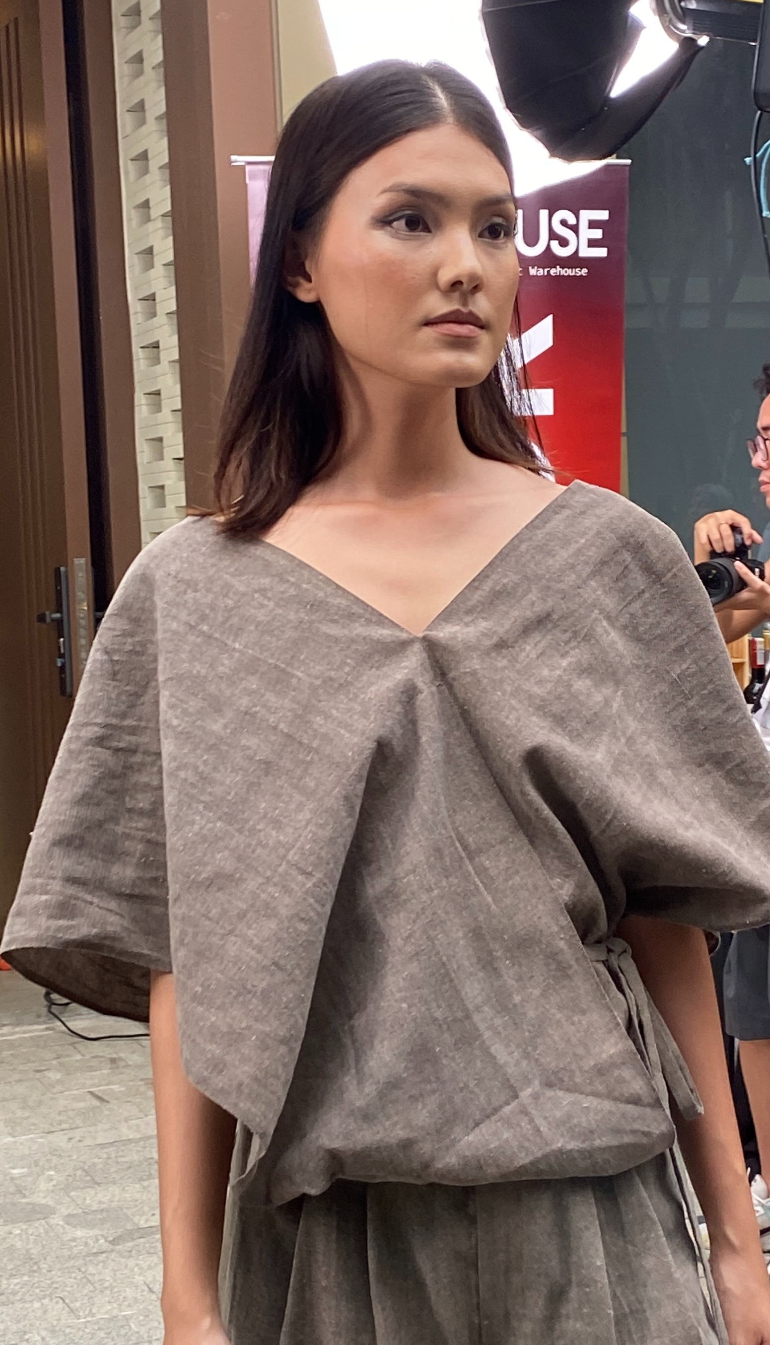 Obdivujte zvláštní design látky z bource morušového, která se sama přede a tká - Foto 2. thiết kế - Ảnh 2.