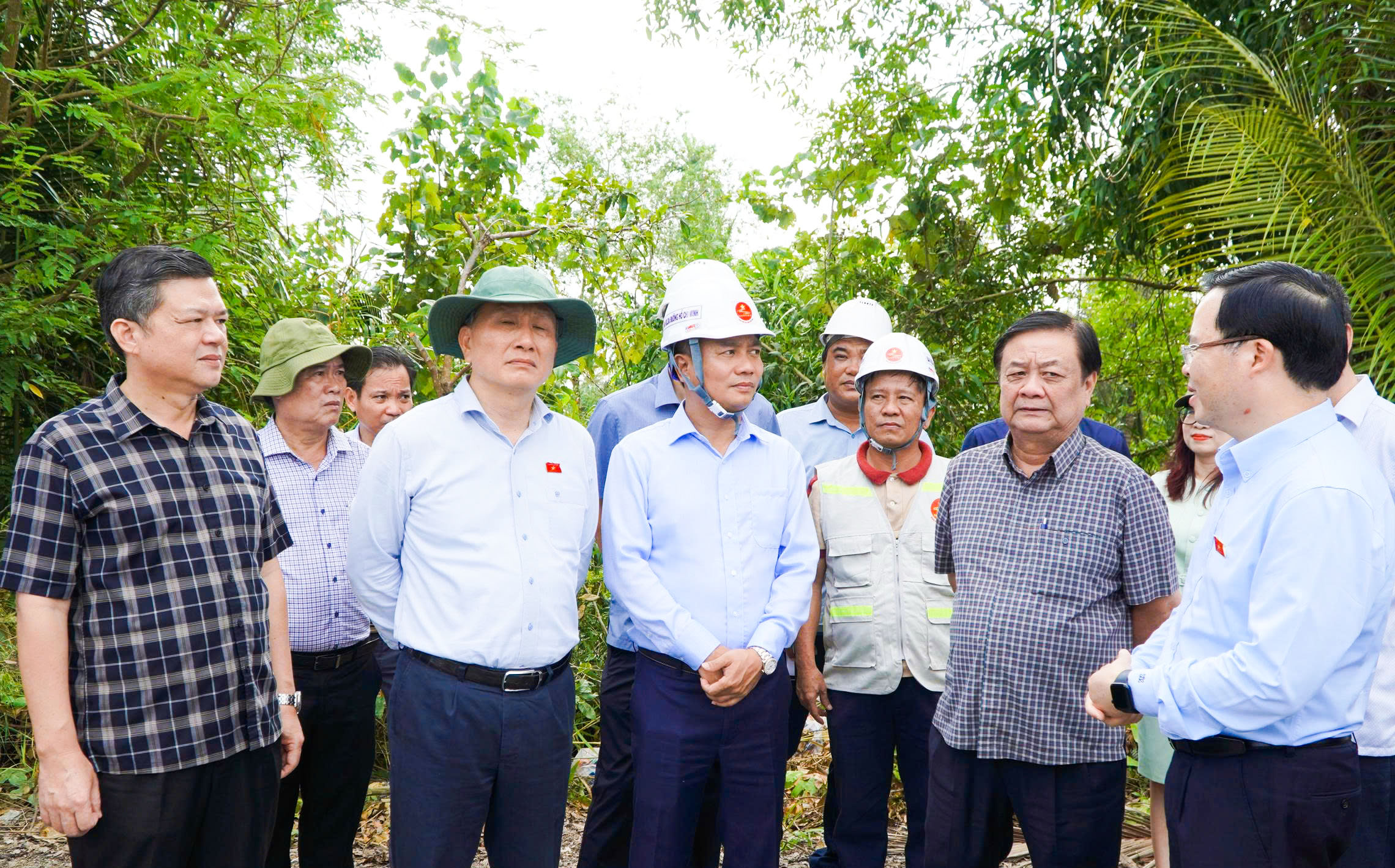 Đền bù, giải phóng mặt bằng làm dự án đường Hồ Chí Minh cần thỏa đáng, chia sẻ với dân - Ảnh 1.