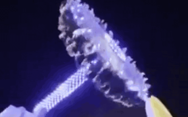 Đu quay cảm giác mạnh gãy giữa không trung, cảnh sát tử vong khi cứu người - Ảnh 1.