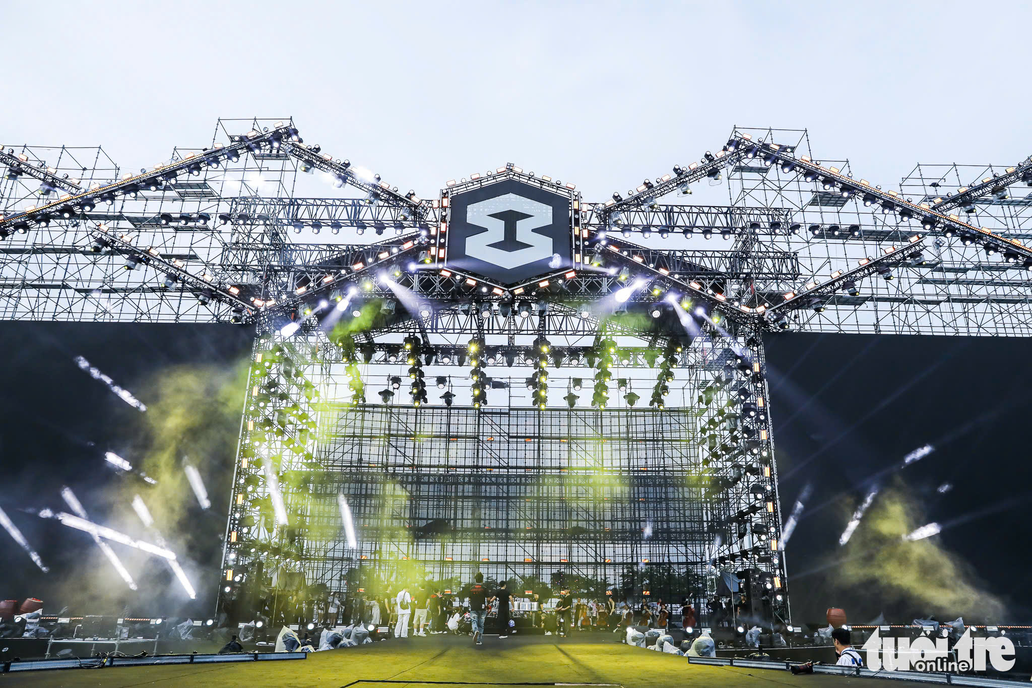 8Wonder solgte ut mer enn 50 000 billetter, Soobin og DPR Ian lovet å «brenne opp» scenen – bilde 2. 8Wonder bán sạch hơn 50.000 vé, Soobin và DPR Ian hứa hẹn 'đốt cháy' sân khấu- Ảnh 2.