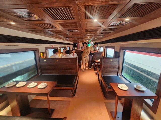 Hanoi-inspired tourism train launched to celebrate National Day - Ảnh 1.