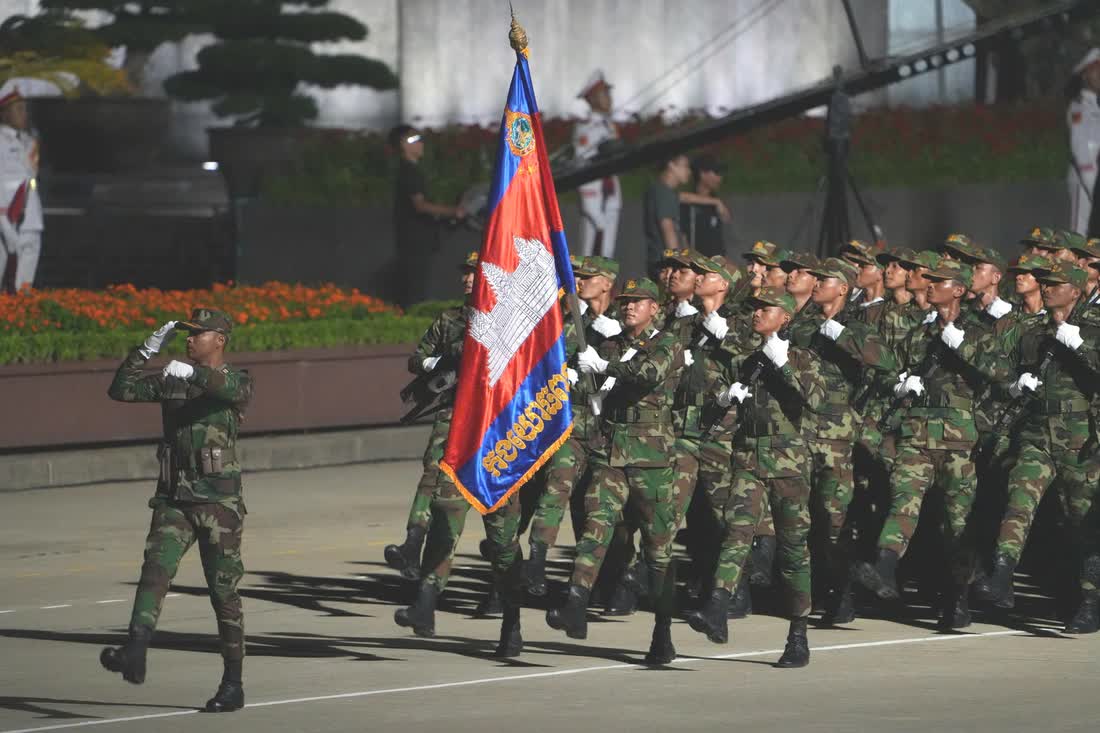Tens of thousands join parade rehearsal at Hanoi's Ba Dinh Square - Ảnh 21.