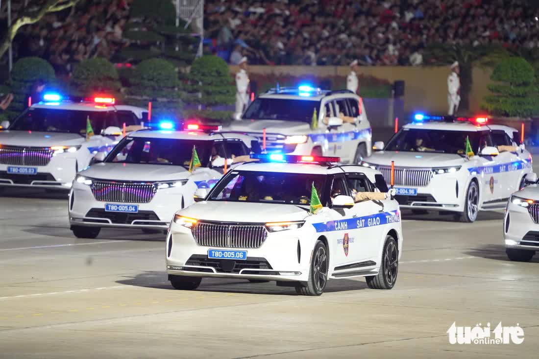 Tens of thousands join parade rehearsal at Hanoi's Ba Dinh Square - Ảnh 14.