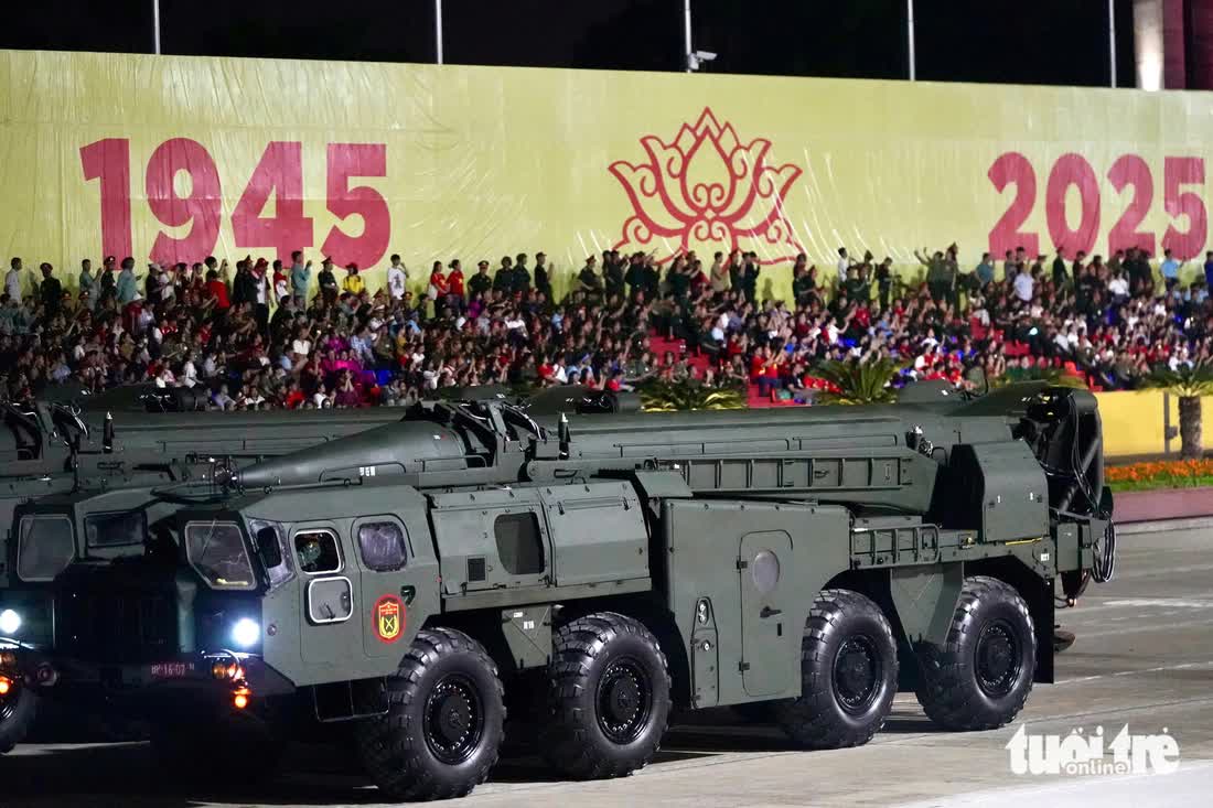 Tens of thousands join parade rehearsal at Hanoi's Ba Dinh Square - Ảnh 7.