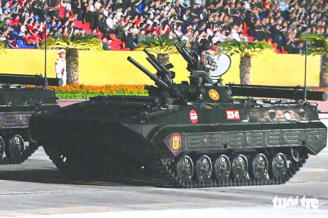 Tens of thousands join parade rehearsal at Hanoi's Ba Dinh Square - Ảnh 5.