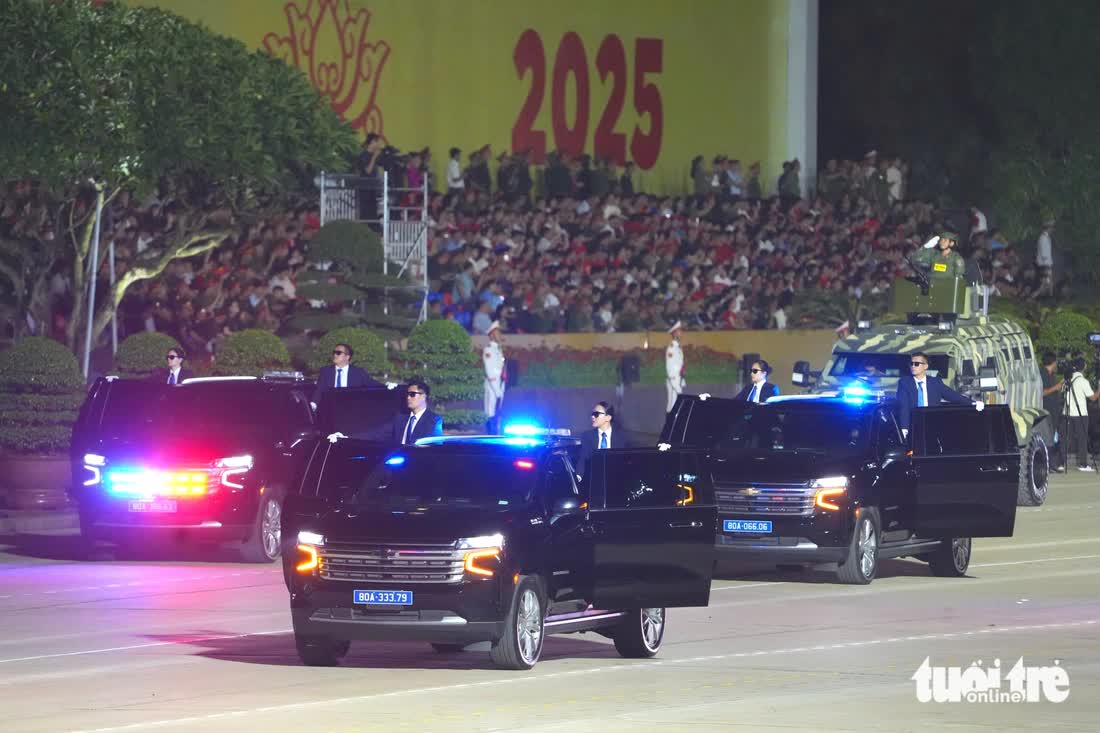 Tens of thousands join parade rehearsal at Hanoi's Ba Dinh Square - Ảnh 11.