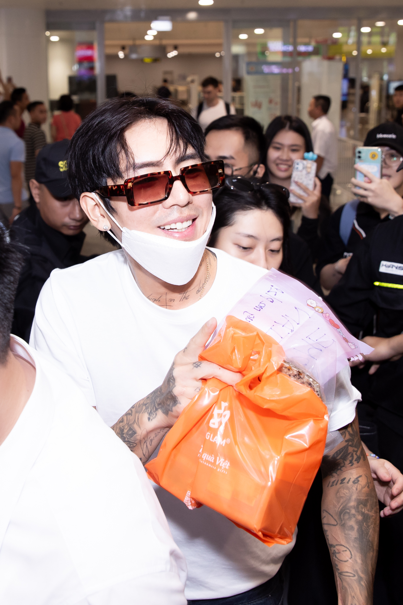 «Mannlig gud» DPR Ian sender et kyss, noe som får vietnamesiske fans til å banke – Bilde 6. DPR Ian - Ảnh 5.