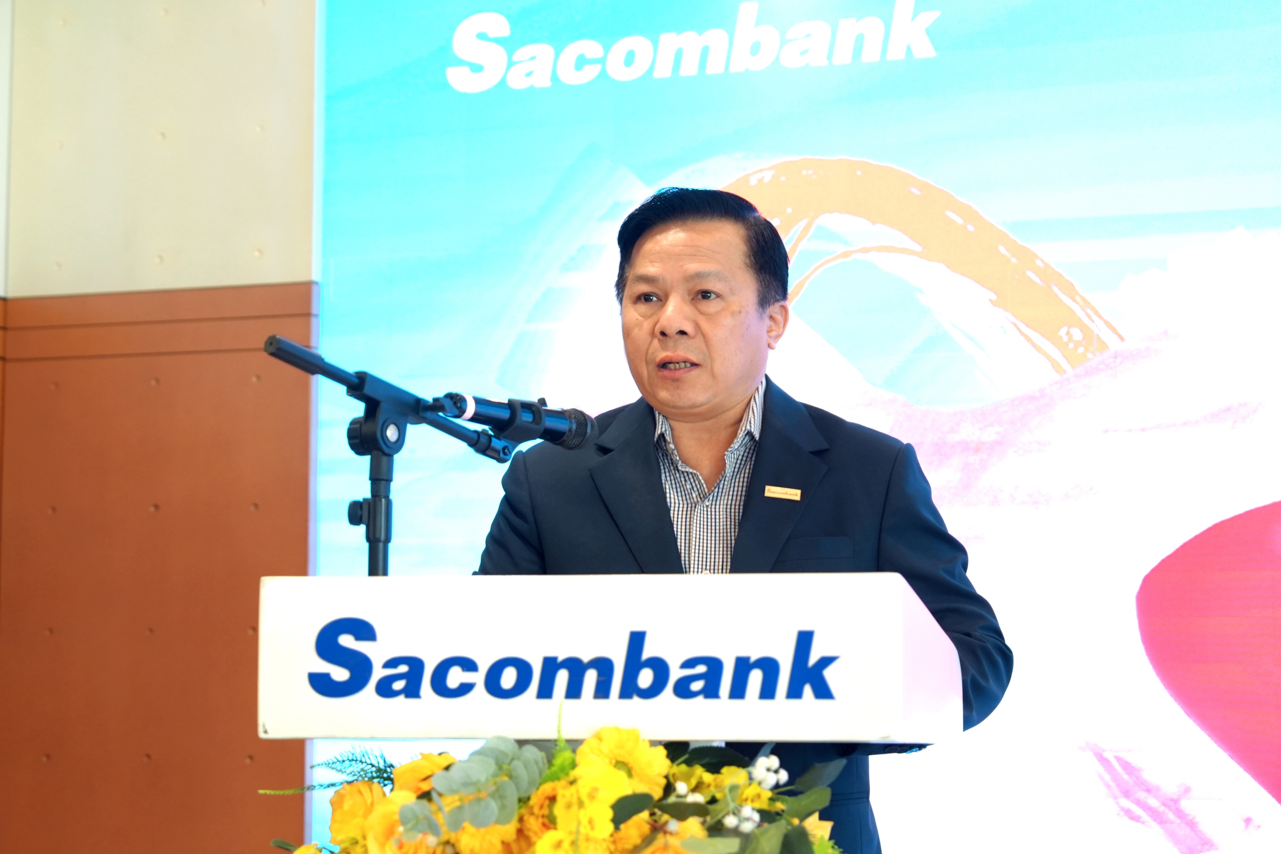 Sacombank tiếp nối hành trình “Chia sẻ từ trái tim” 2025 - Ảnh 1.